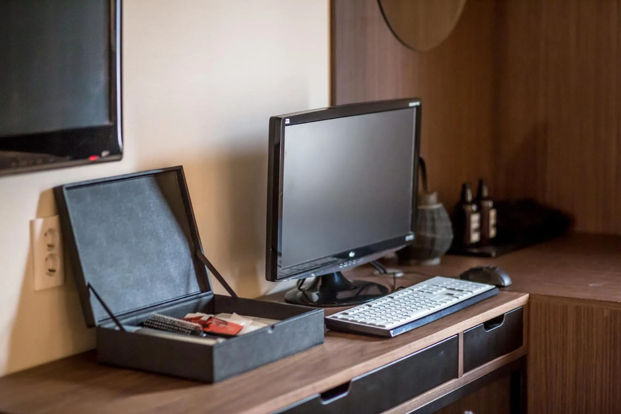 Communal lounge/ TV room in Hotel Egg