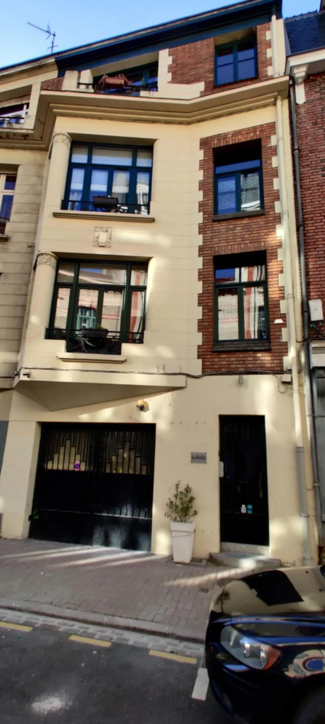 Facade/entrance in La Villa 30