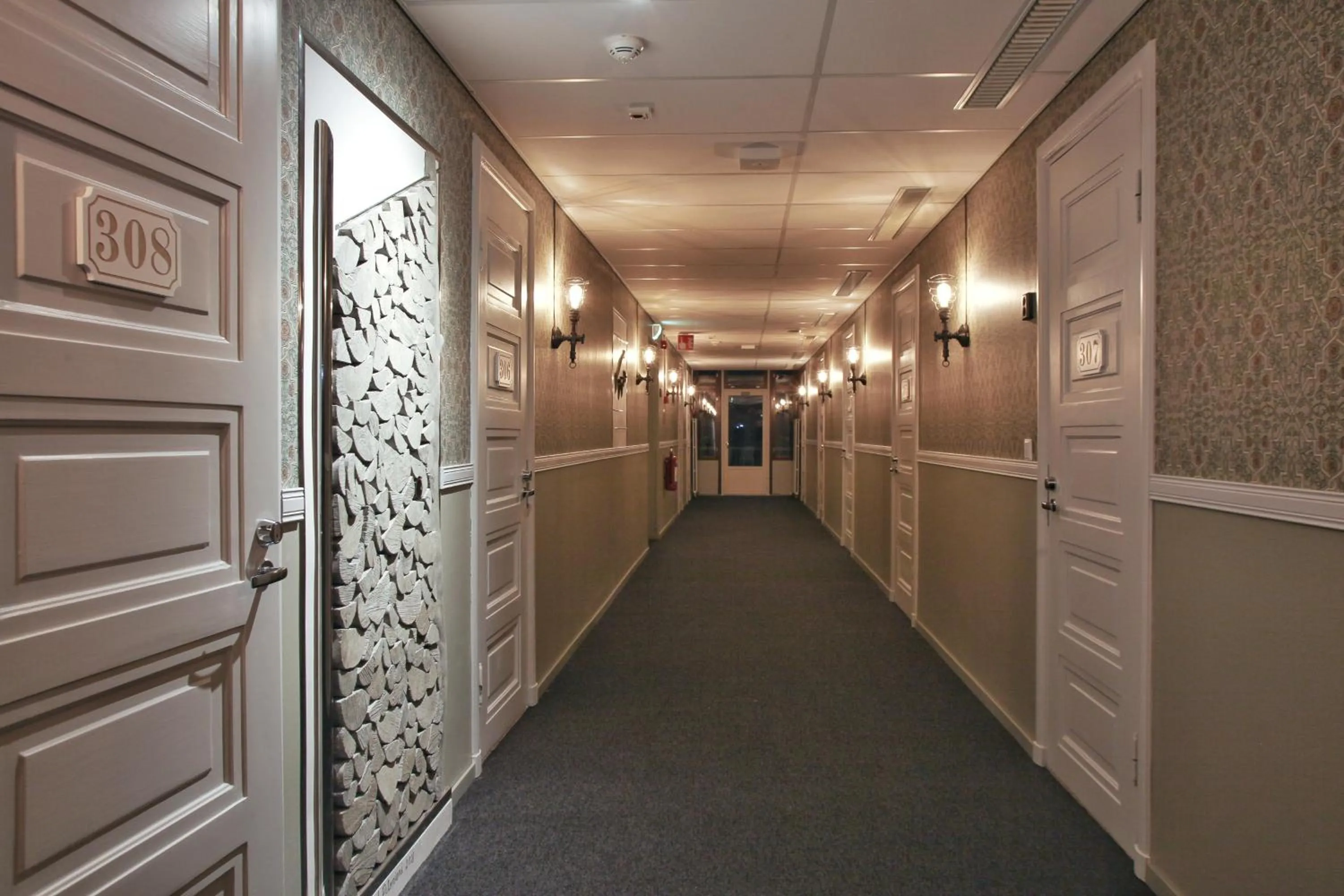 Facade/entrance in Hotel Metsähirvas