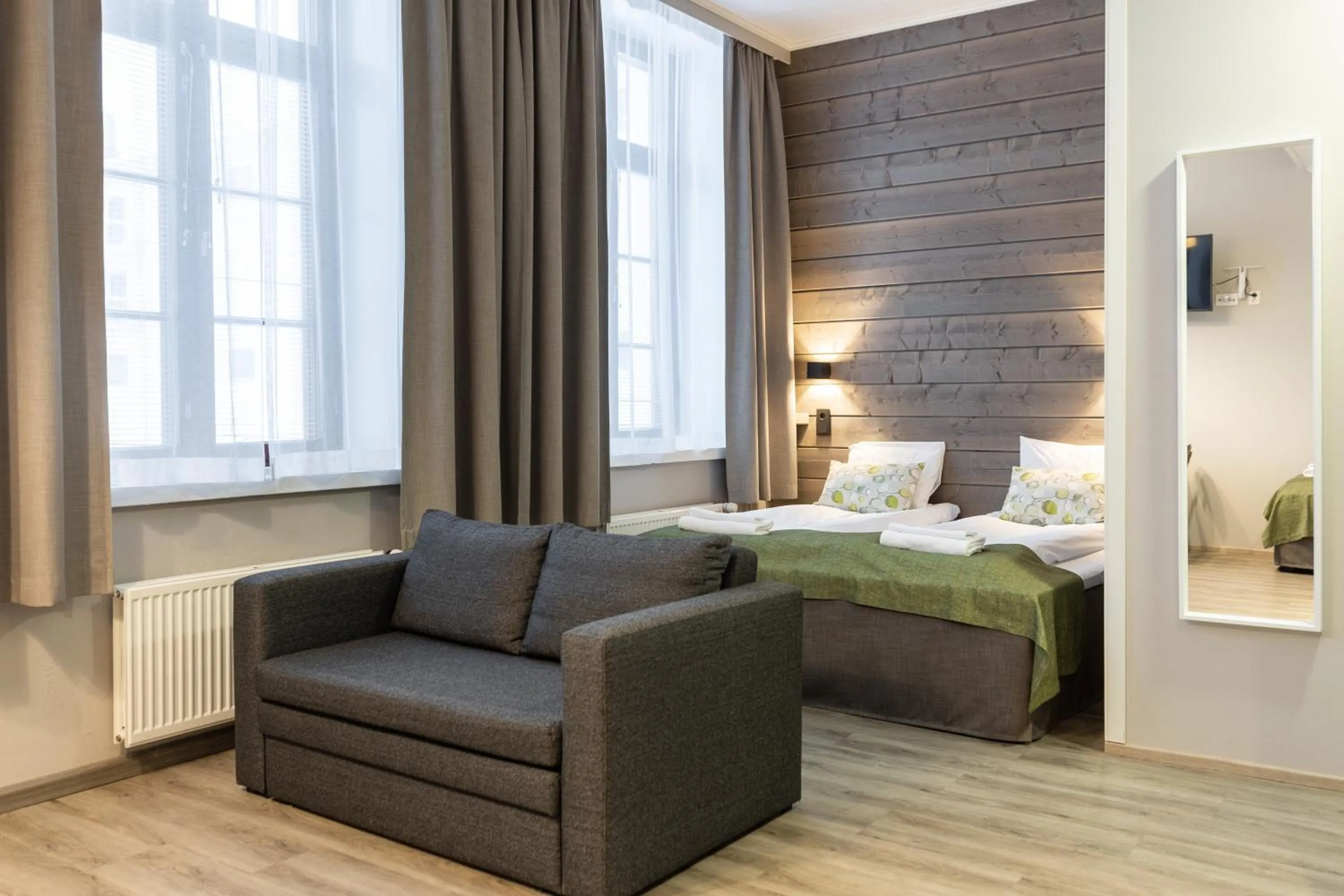 Seating area, Bed in Hotel Metsähirvas