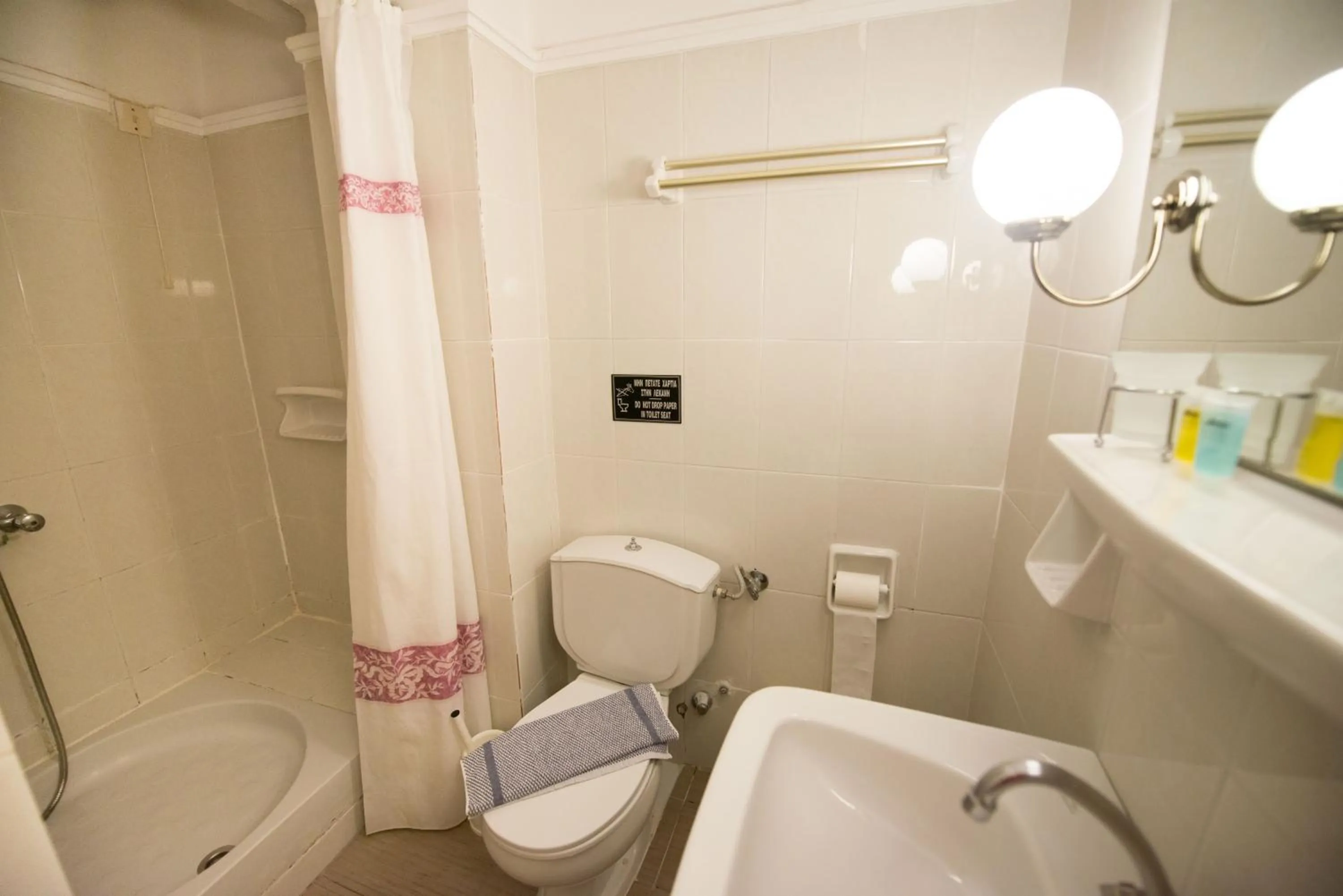 Bathroom in Hotel Niras