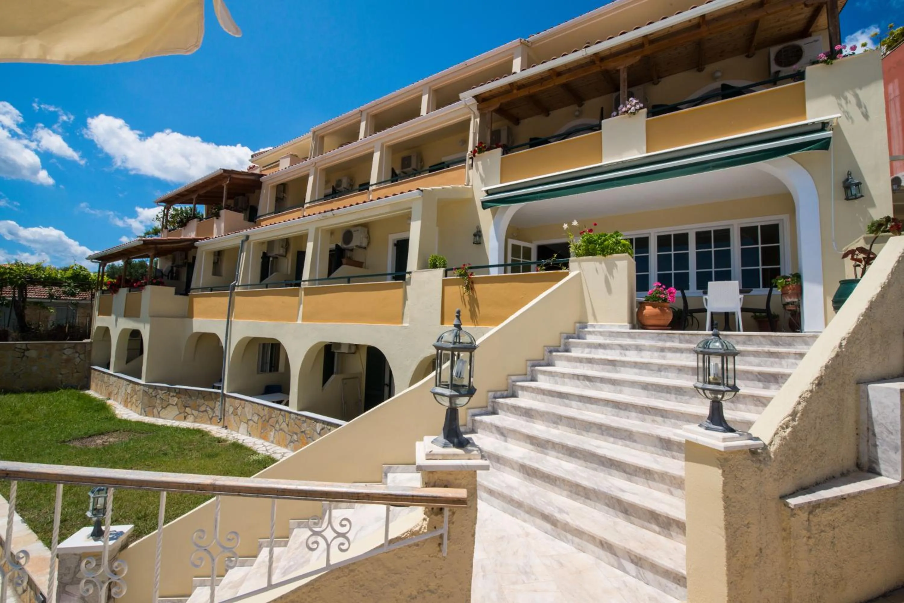 Facade/entrance in Hotel Niras