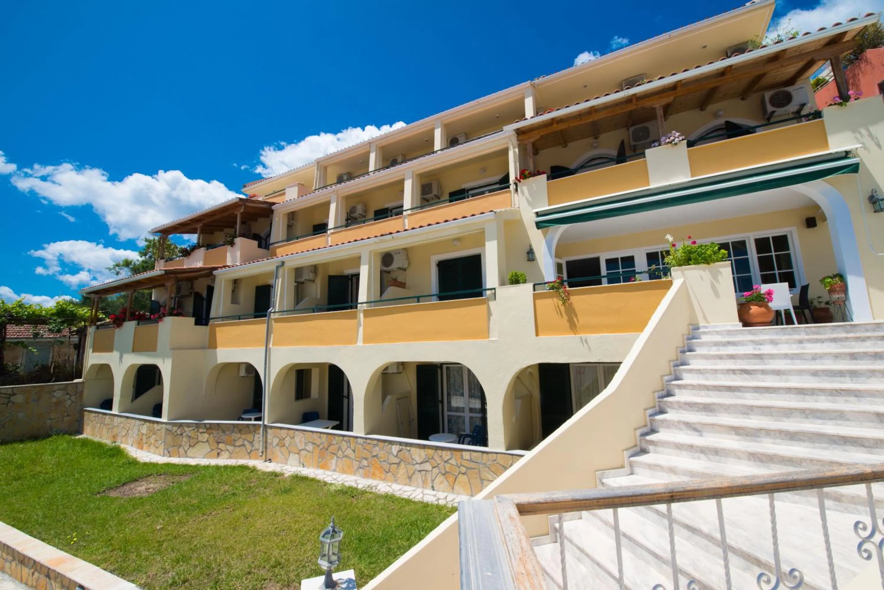 Facade/entrance in Hotel Niras