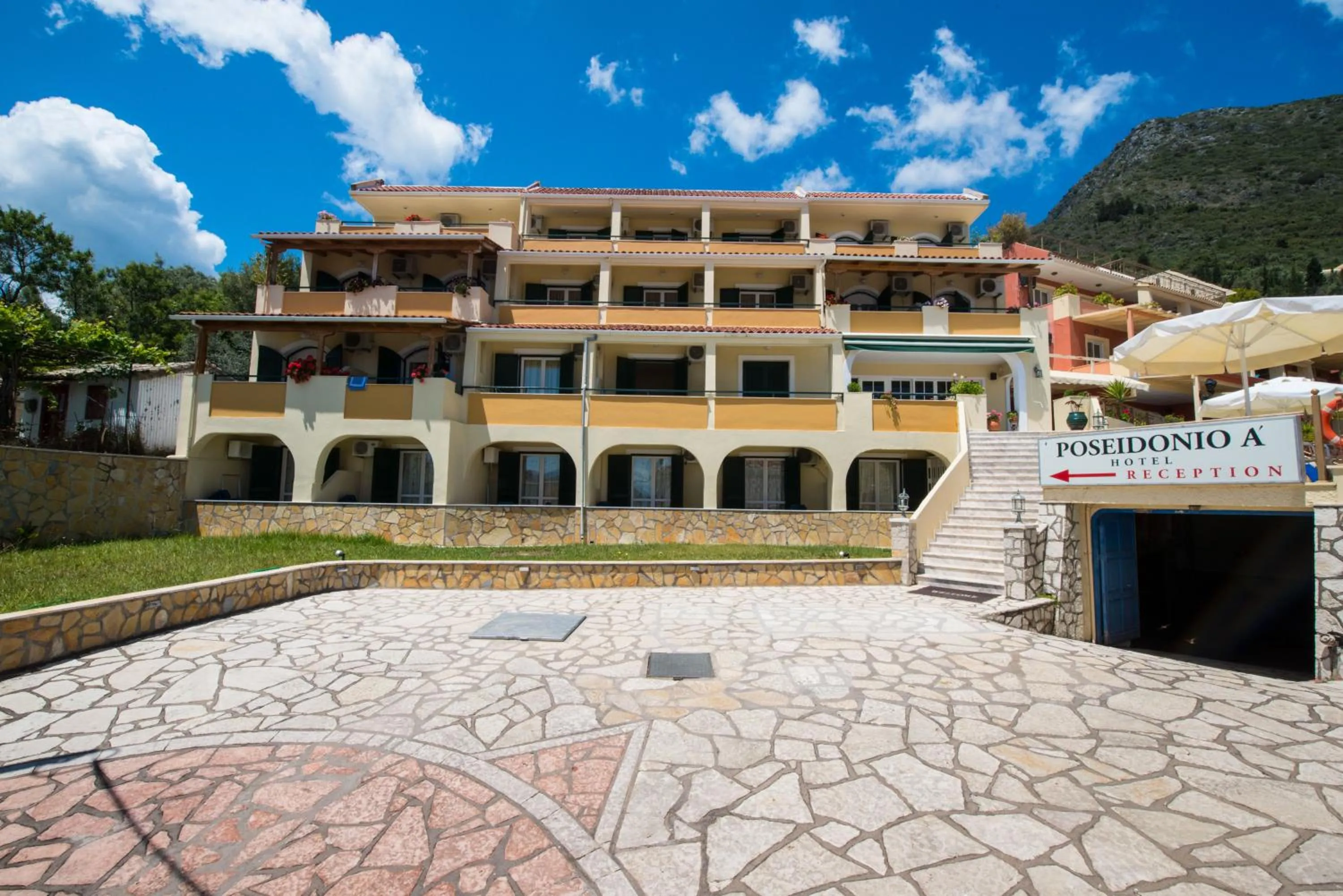 Facade/entrance in Hotel Niras