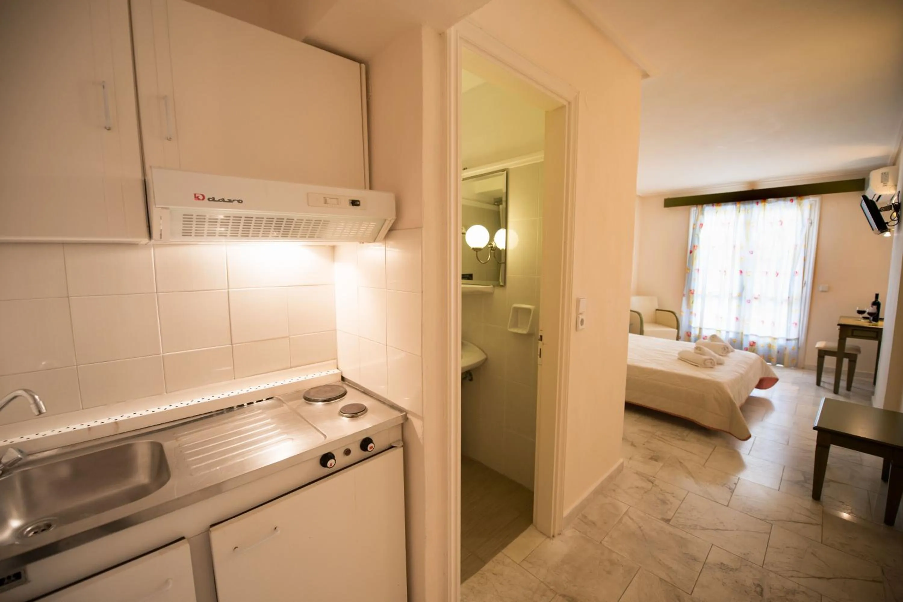 Kitchen or kitchenette, Bed in Hotel Niras