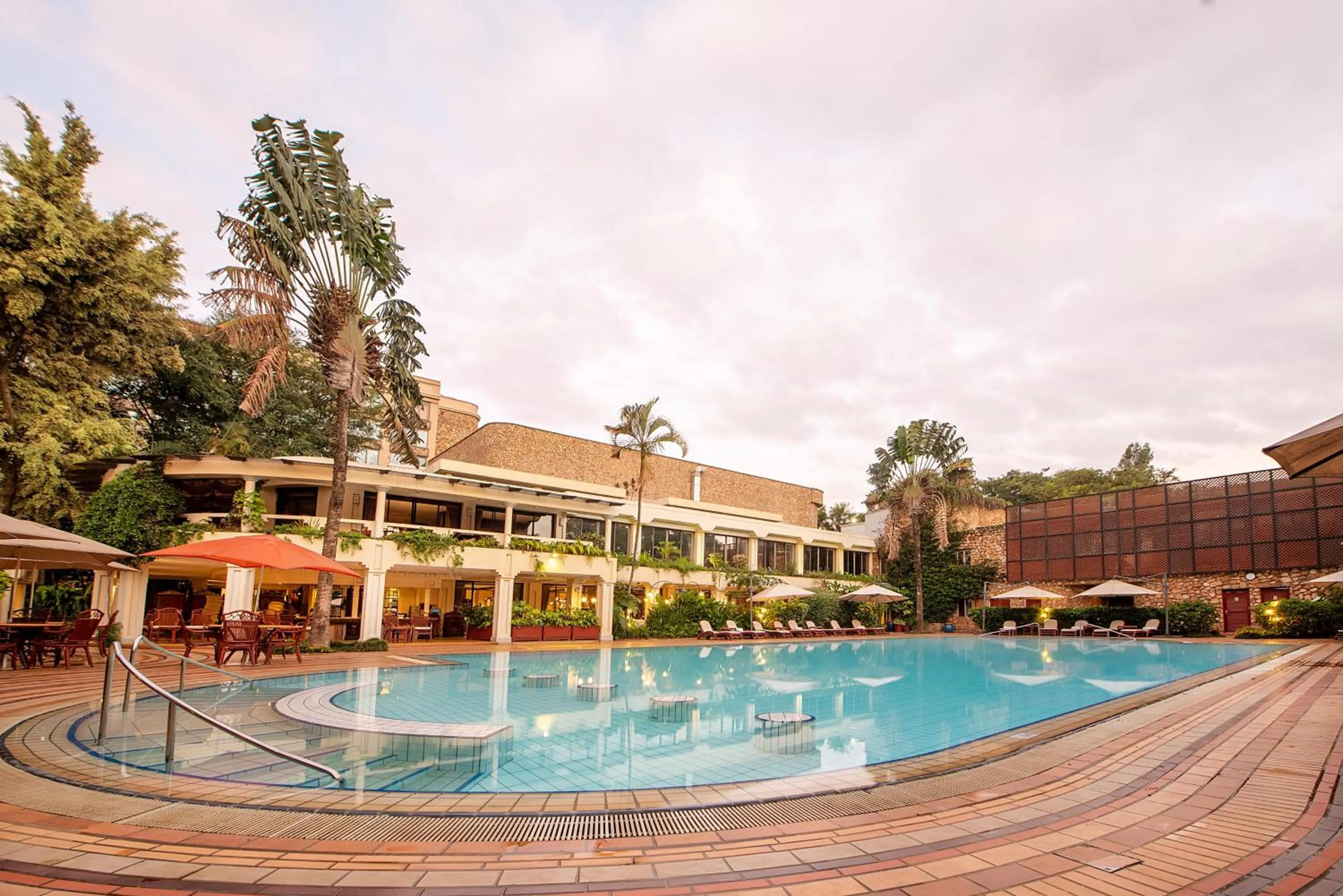 Swimming pool in Nairobi Serena Hotel