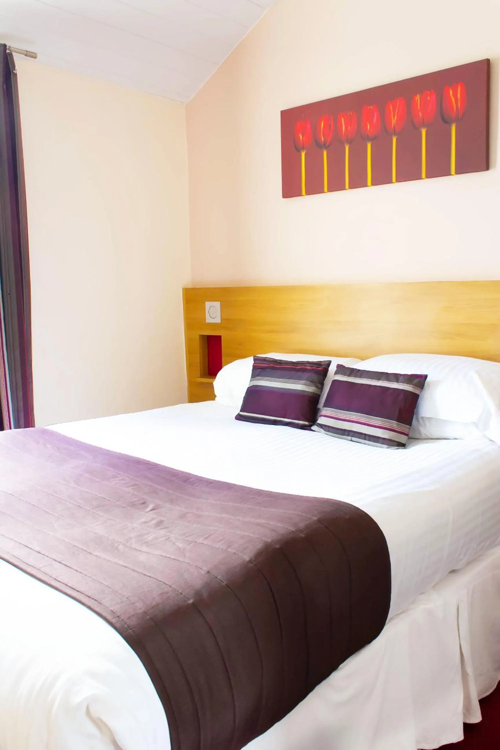 Bed in Ellan Vannin Hotel