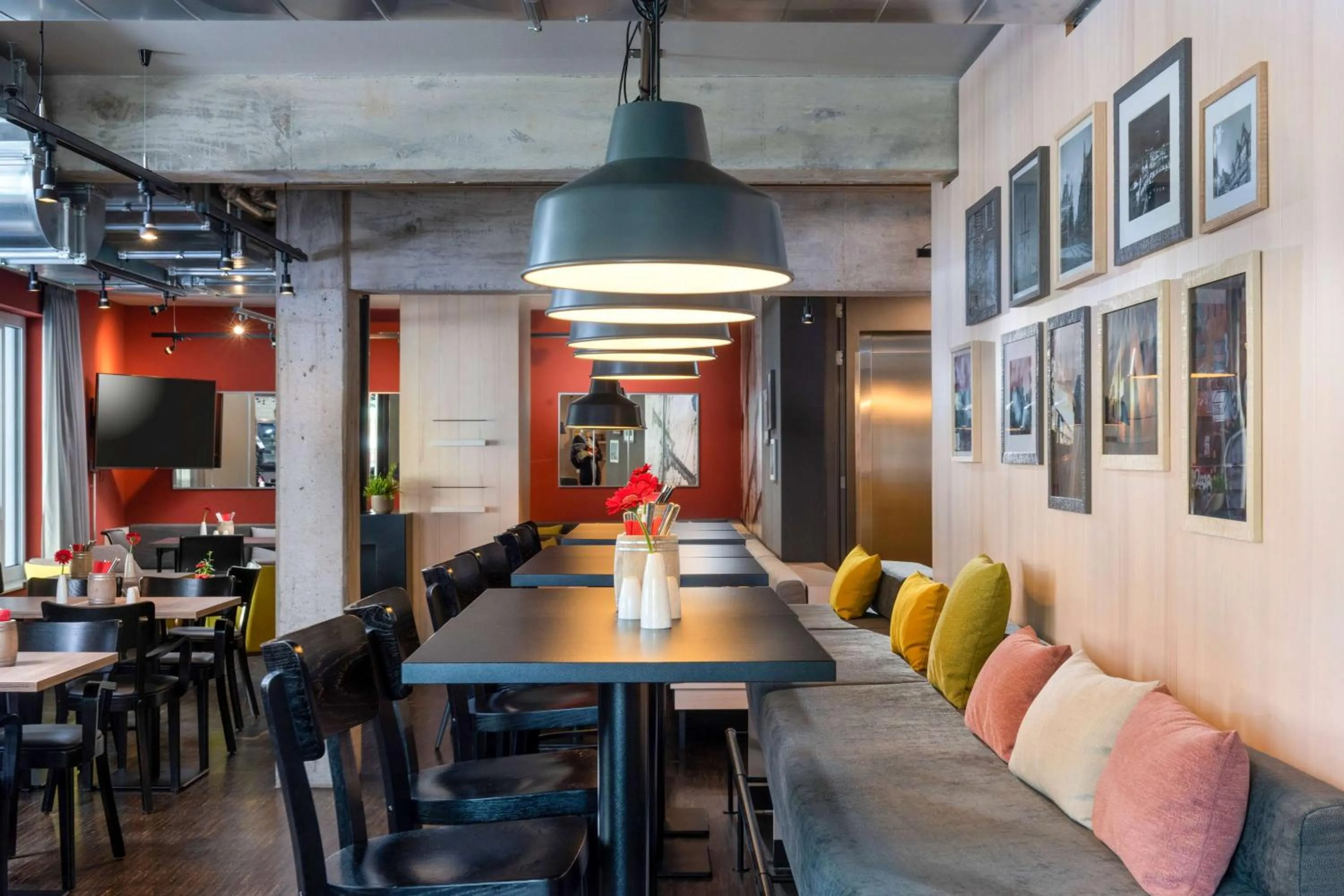 Restaurant/places to eat in Vienna House Easy by Wyndham Bremen City Apartments