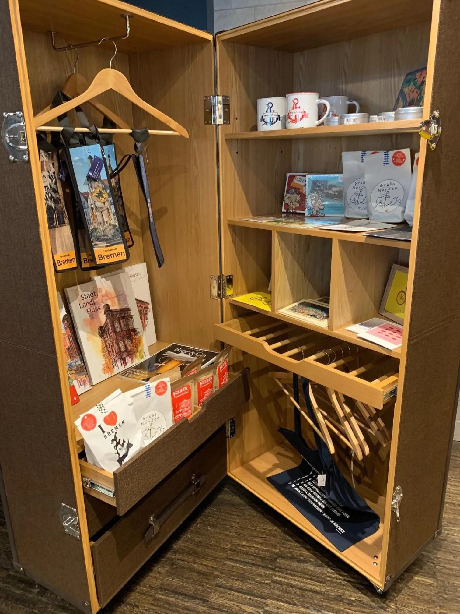 On-site shops in Vienna House Easy by Wyndham Bremen City Apartments