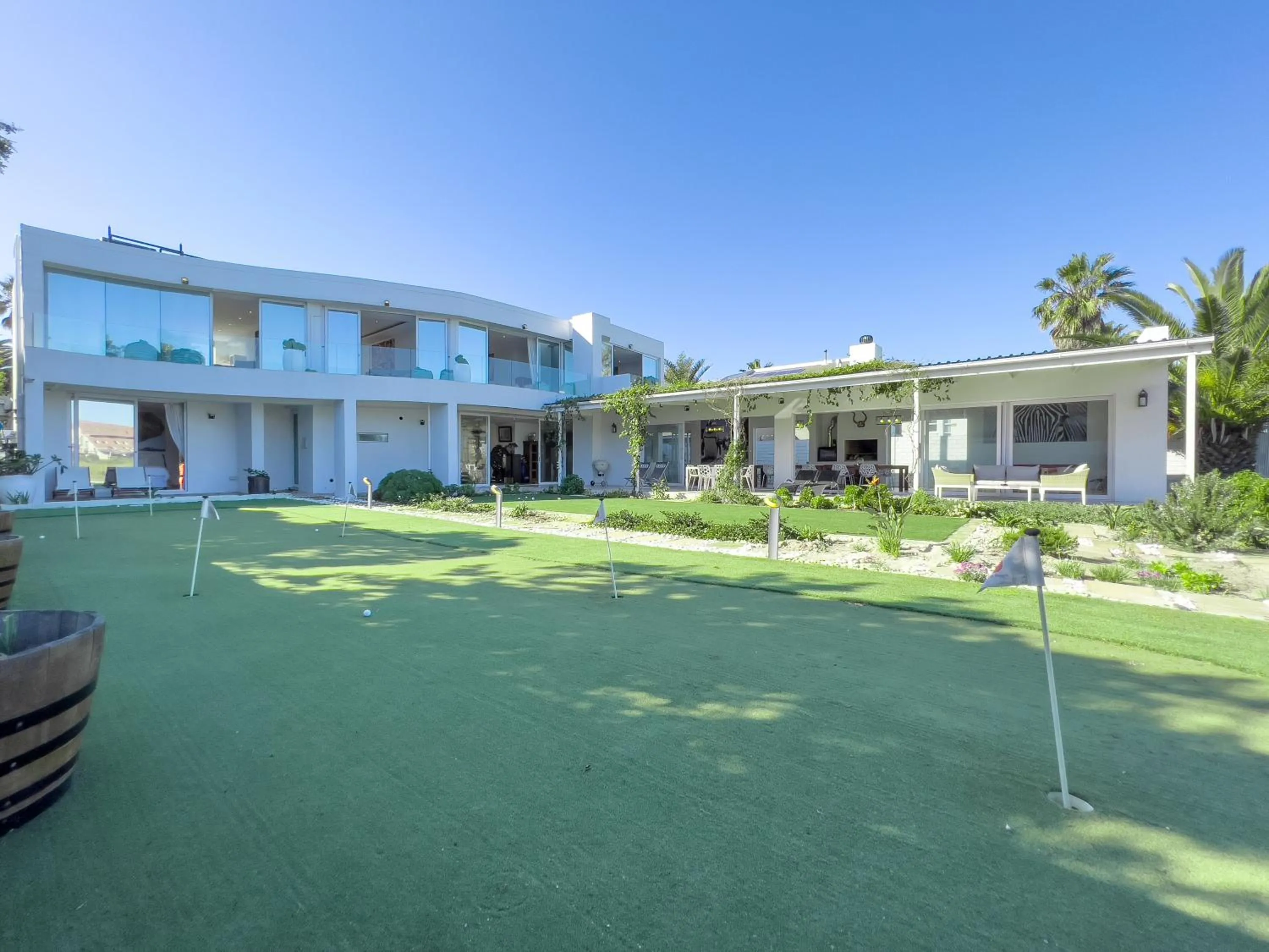 Property building in Peach on Beach Boutique Guesthouse
