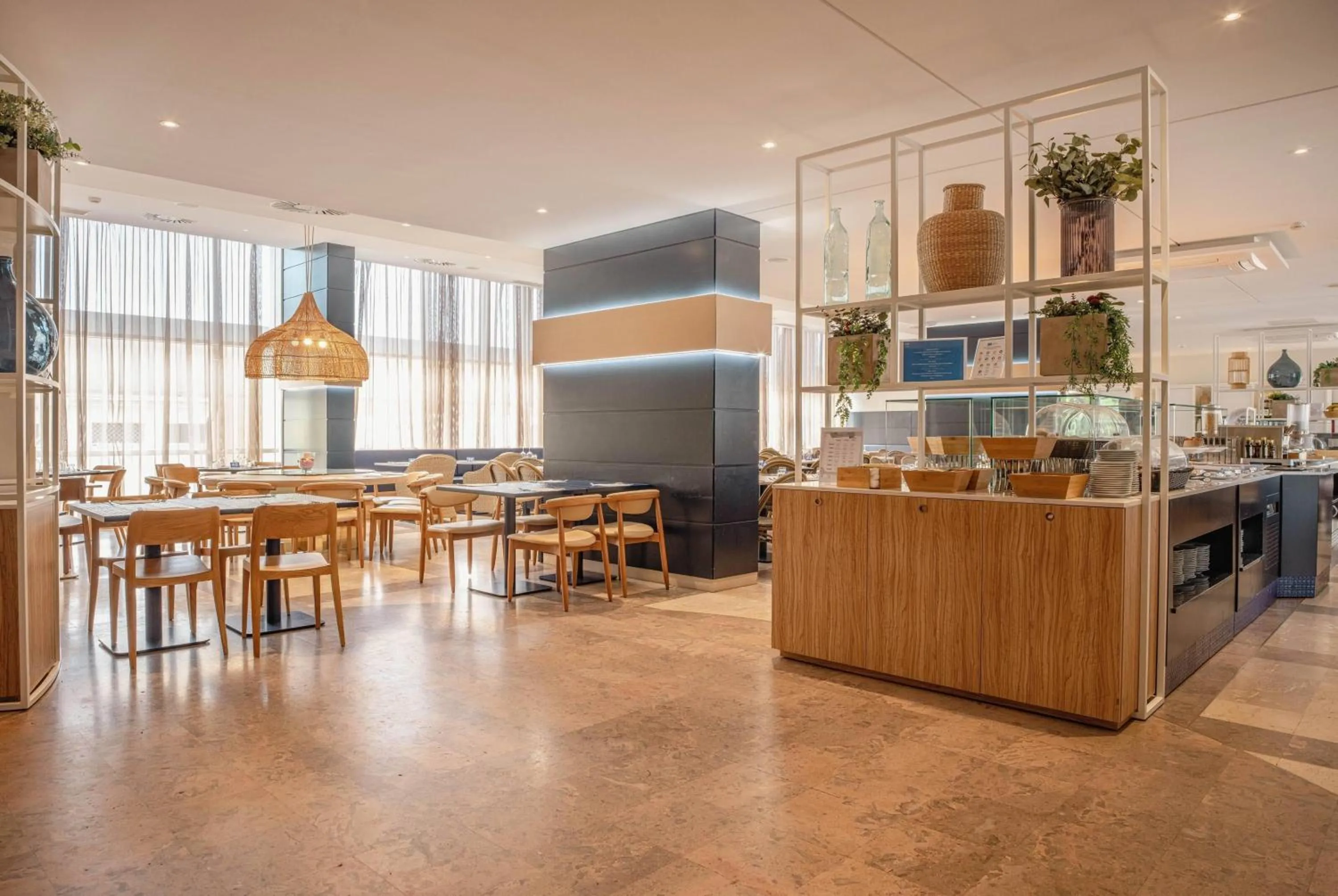 Restaurant/places to eat in TRYP by Wyndham Lisboa Caparica Mar