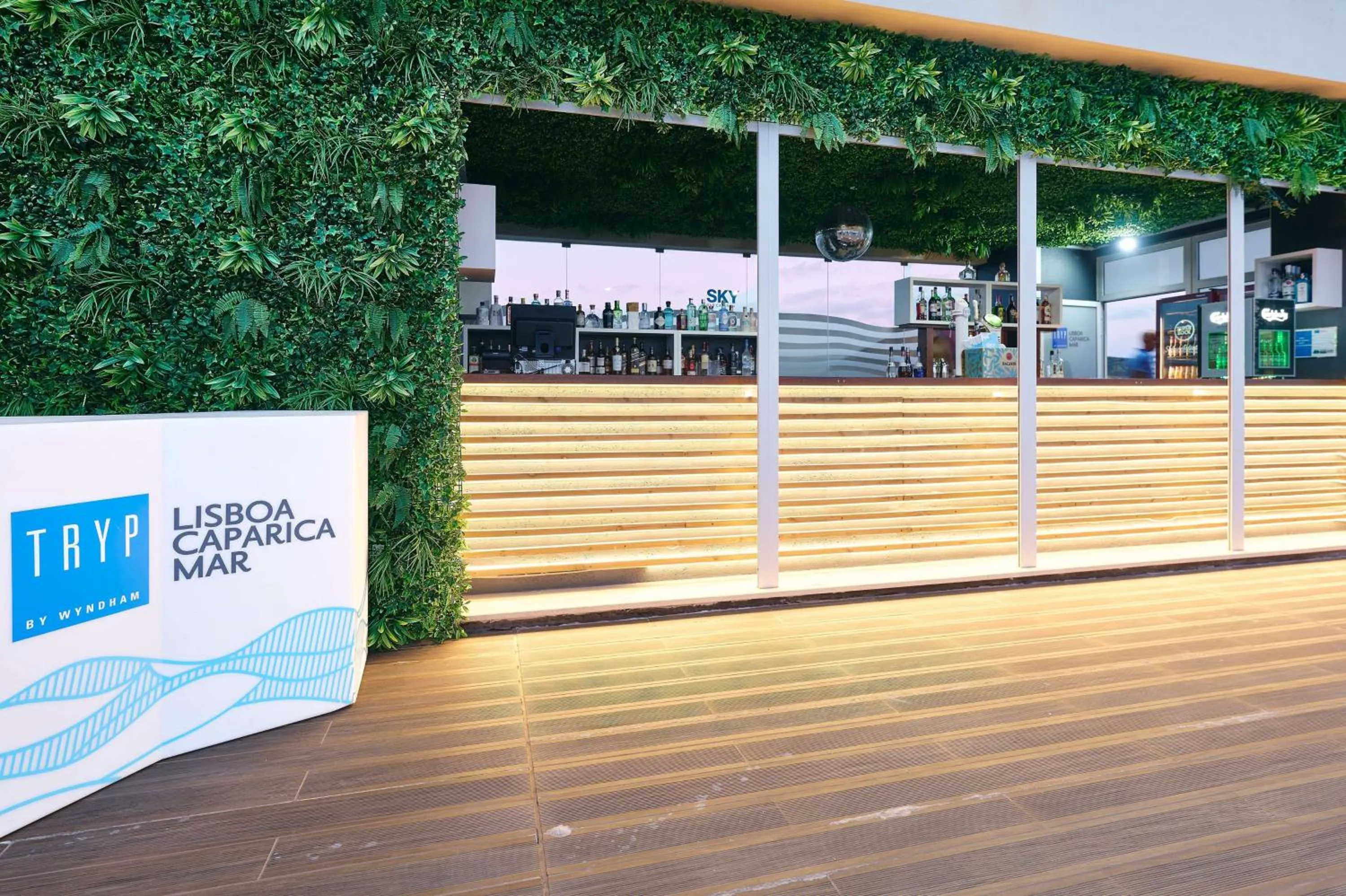 Restaurant/places to eat in TRYP by Wyndham Lisboa Caparica Mar