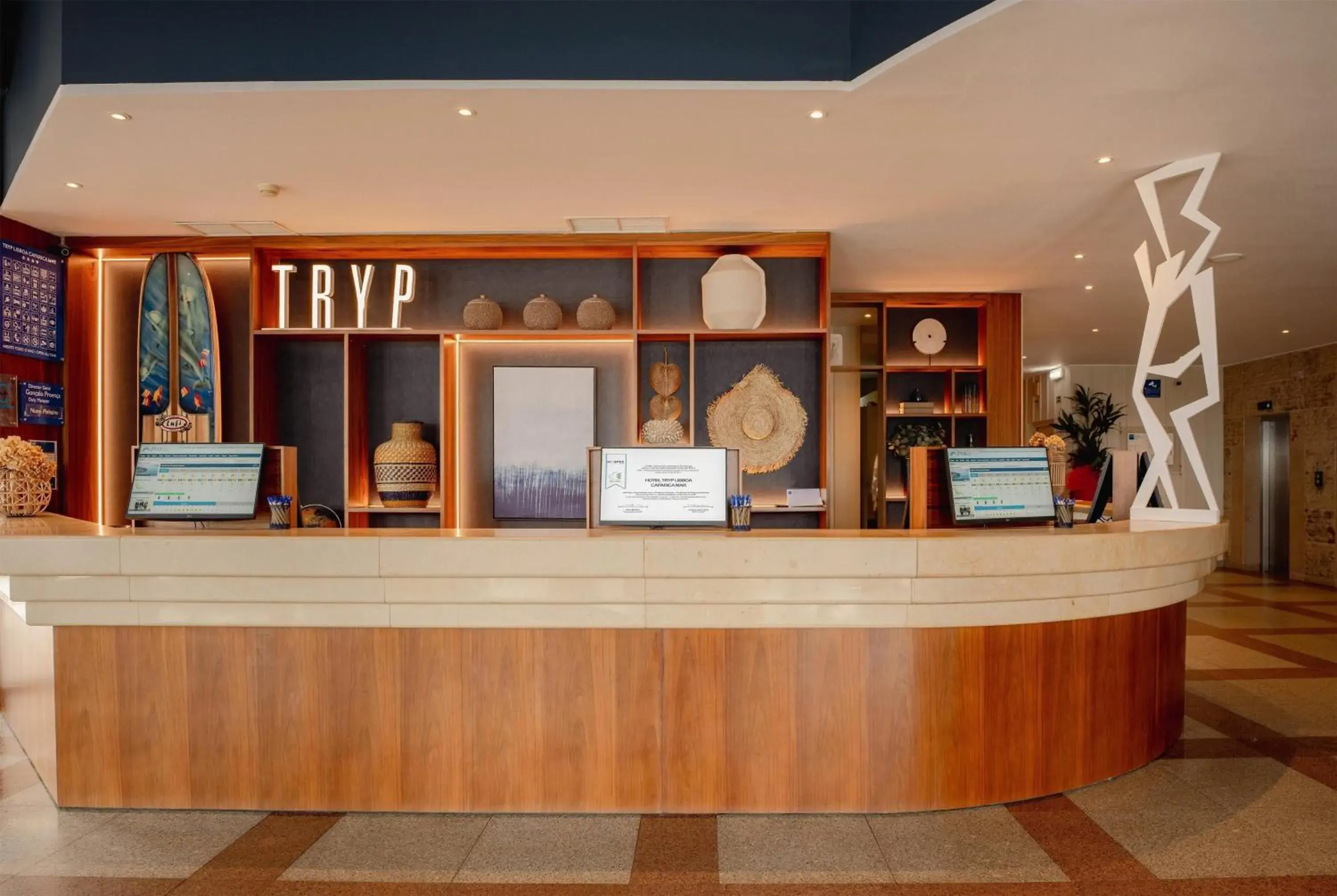 Lobby or reception in TRYP by Wyndham Lisboa Caparica Mar Lobby or reception in TRYP by Wyndham Lisboa Caparica Mar