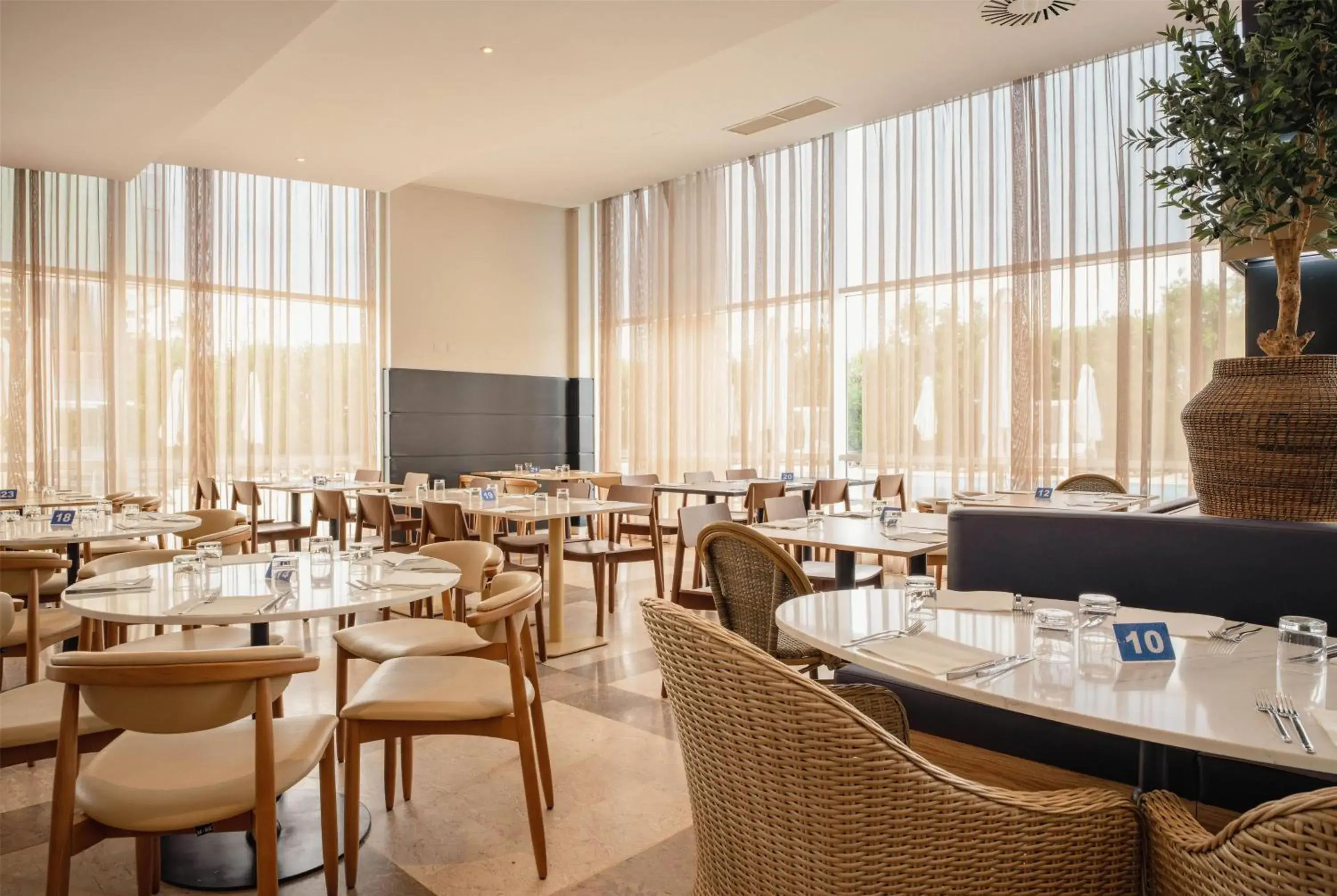 Restaurant/places to eat in TRYP by Wyndham Lisboa Caparica Mar Restaurant/places to eat in TRYP by Wyndham Lisboa Caparica Mar