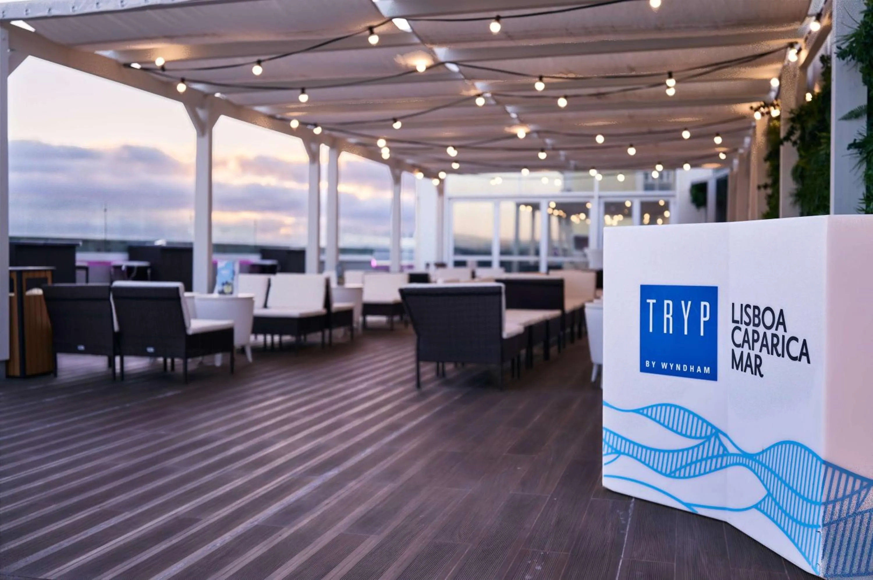 Restaurant/places to eat in TRYP by Wyndham Lisboa Caparica Mar
