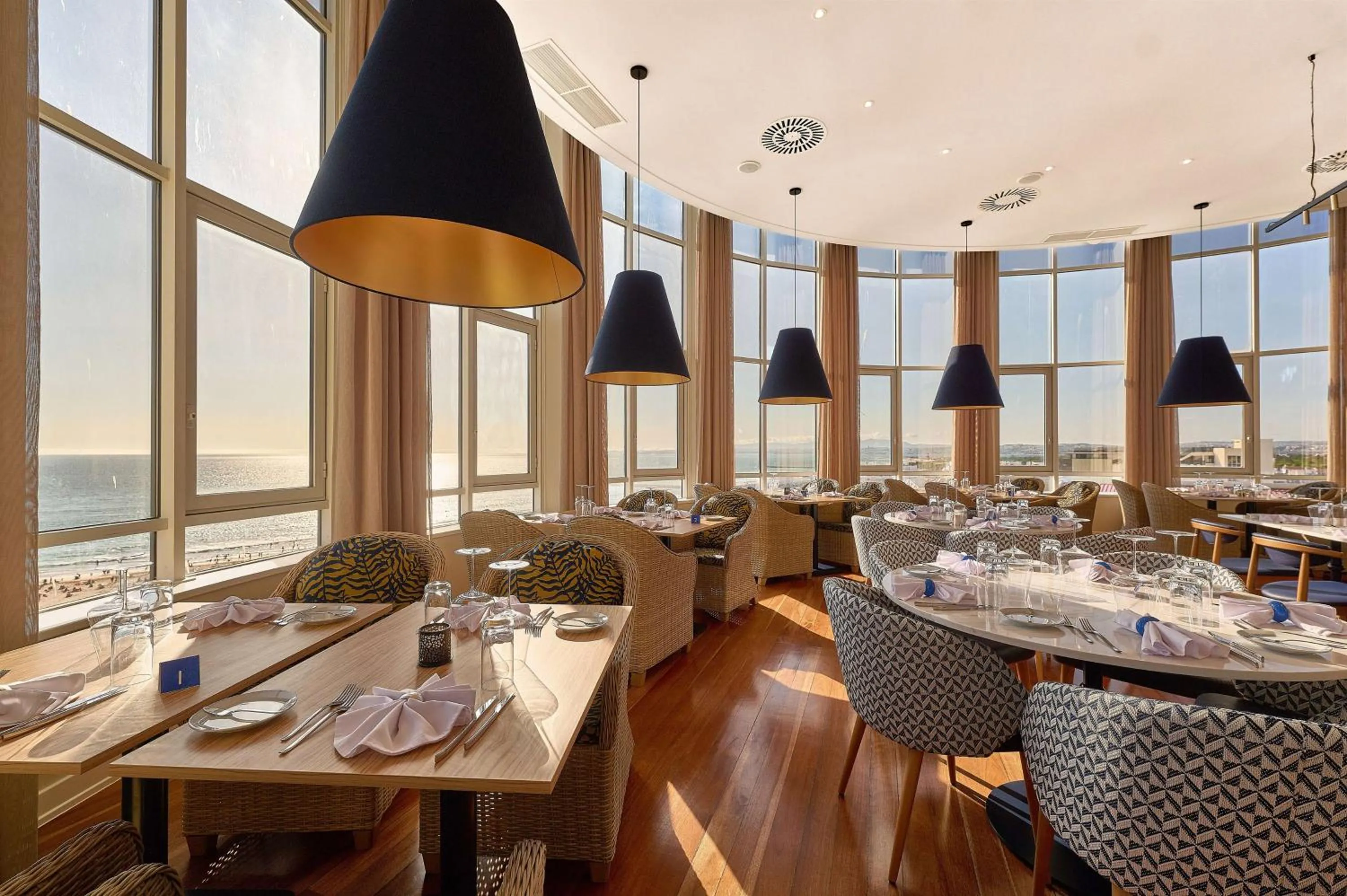 Restaurant/places to eat in TRYP by Wyndham Lisboa Caparica Mar