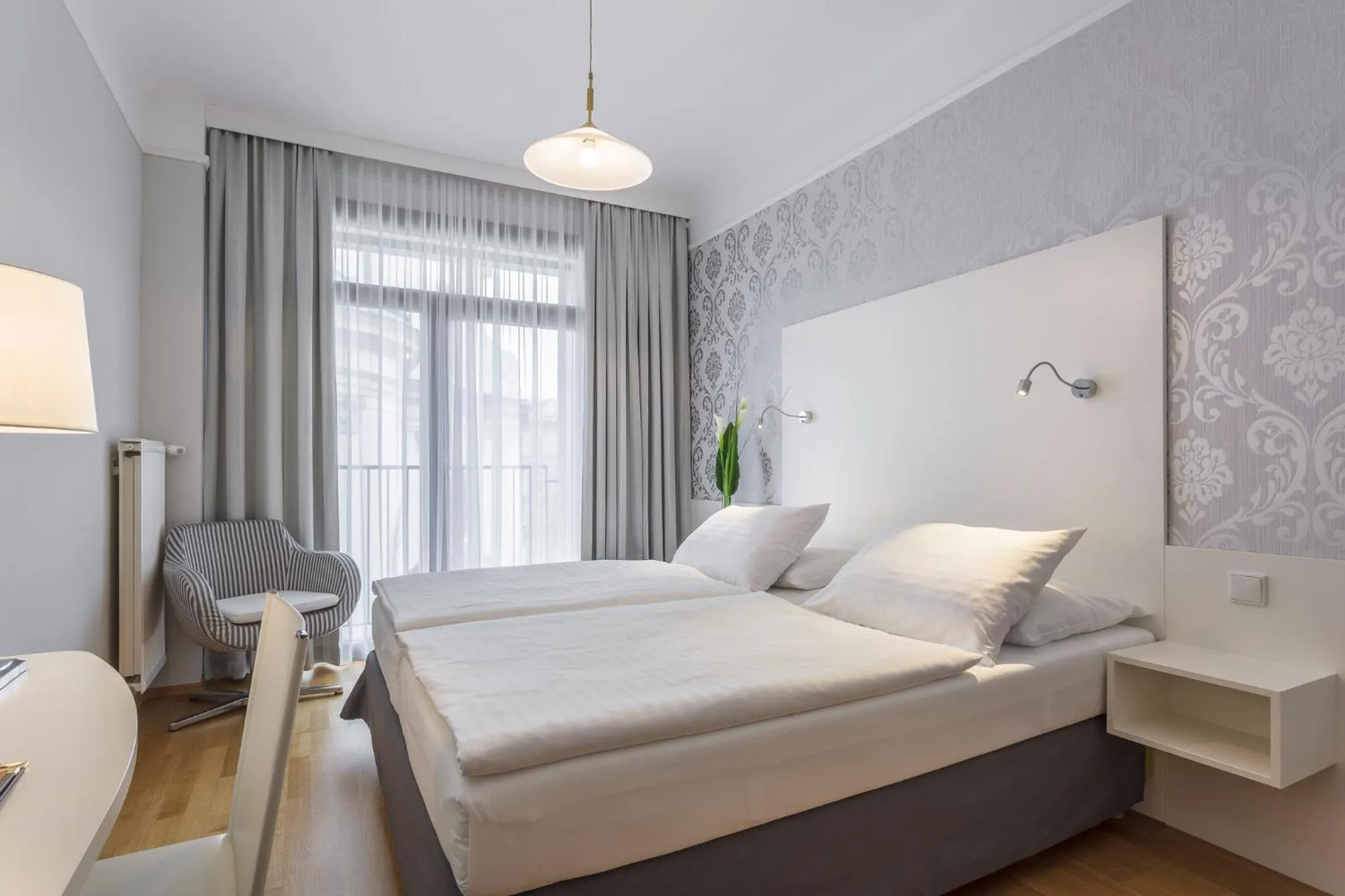 Property building, Bed in Hotel Wandl