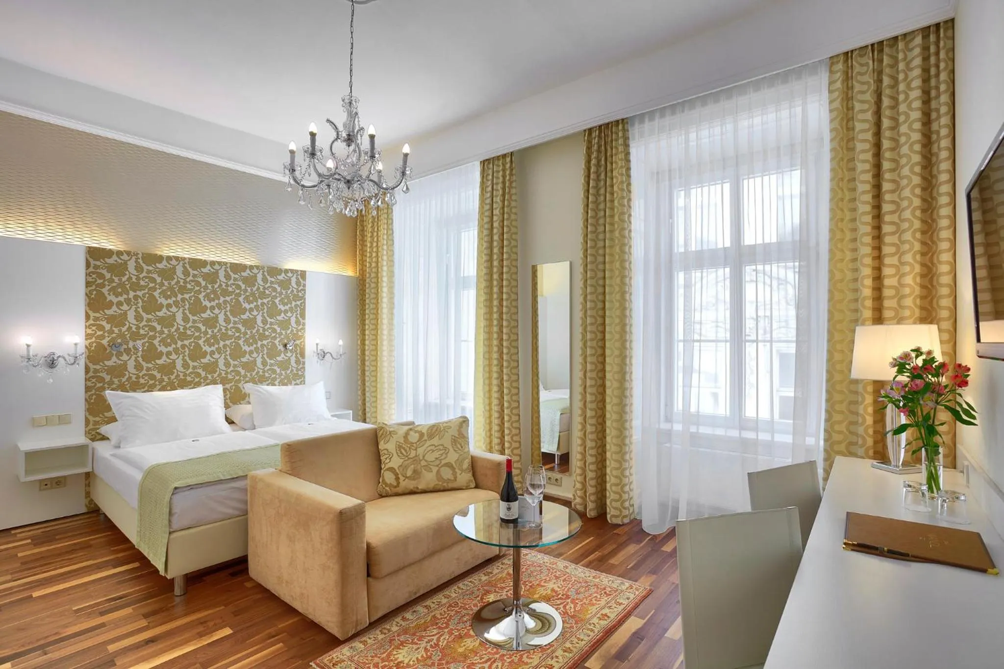 Property building, Bed in Hotel Wandl