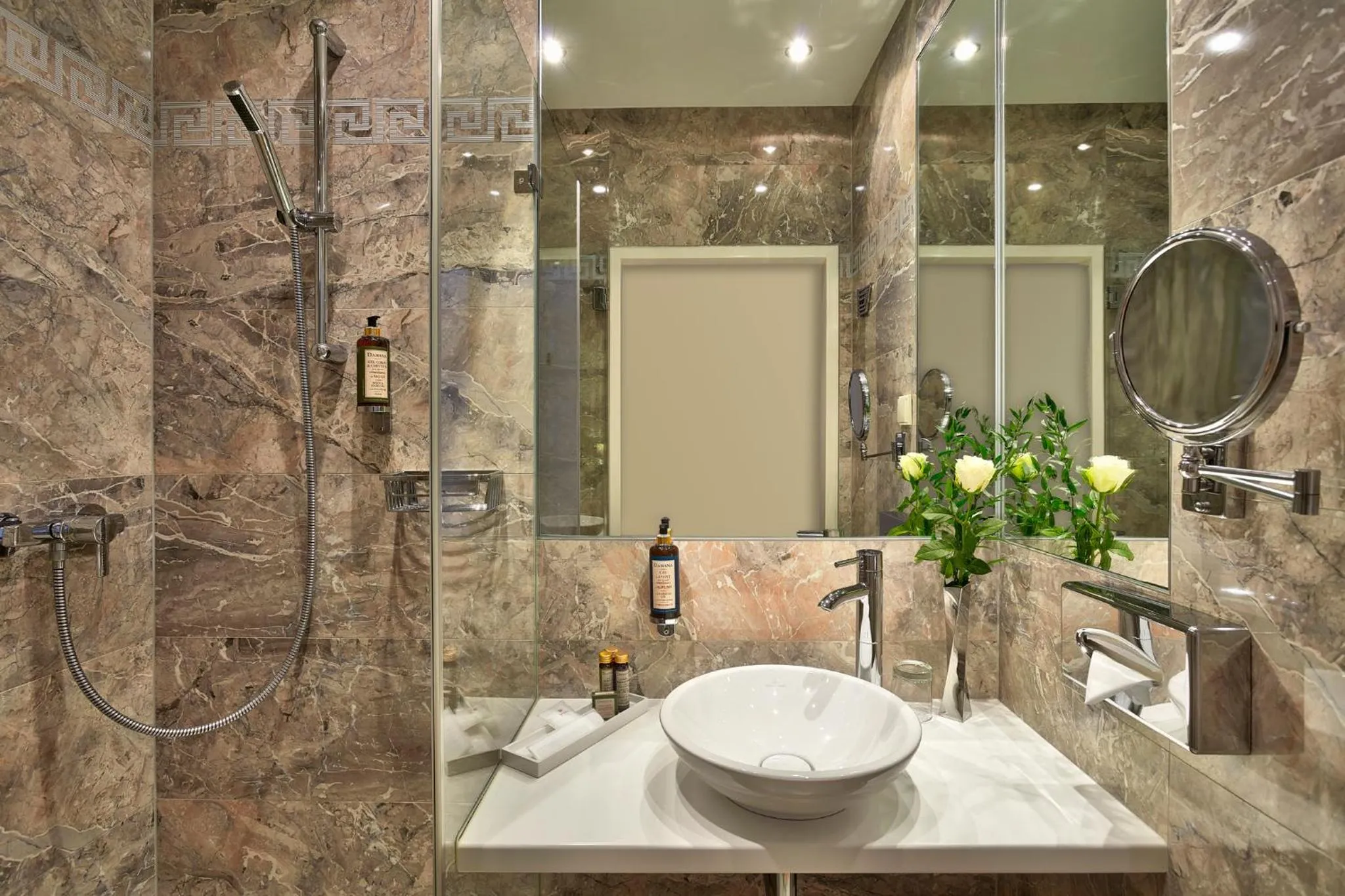 Bathroom in Hotel Wandl