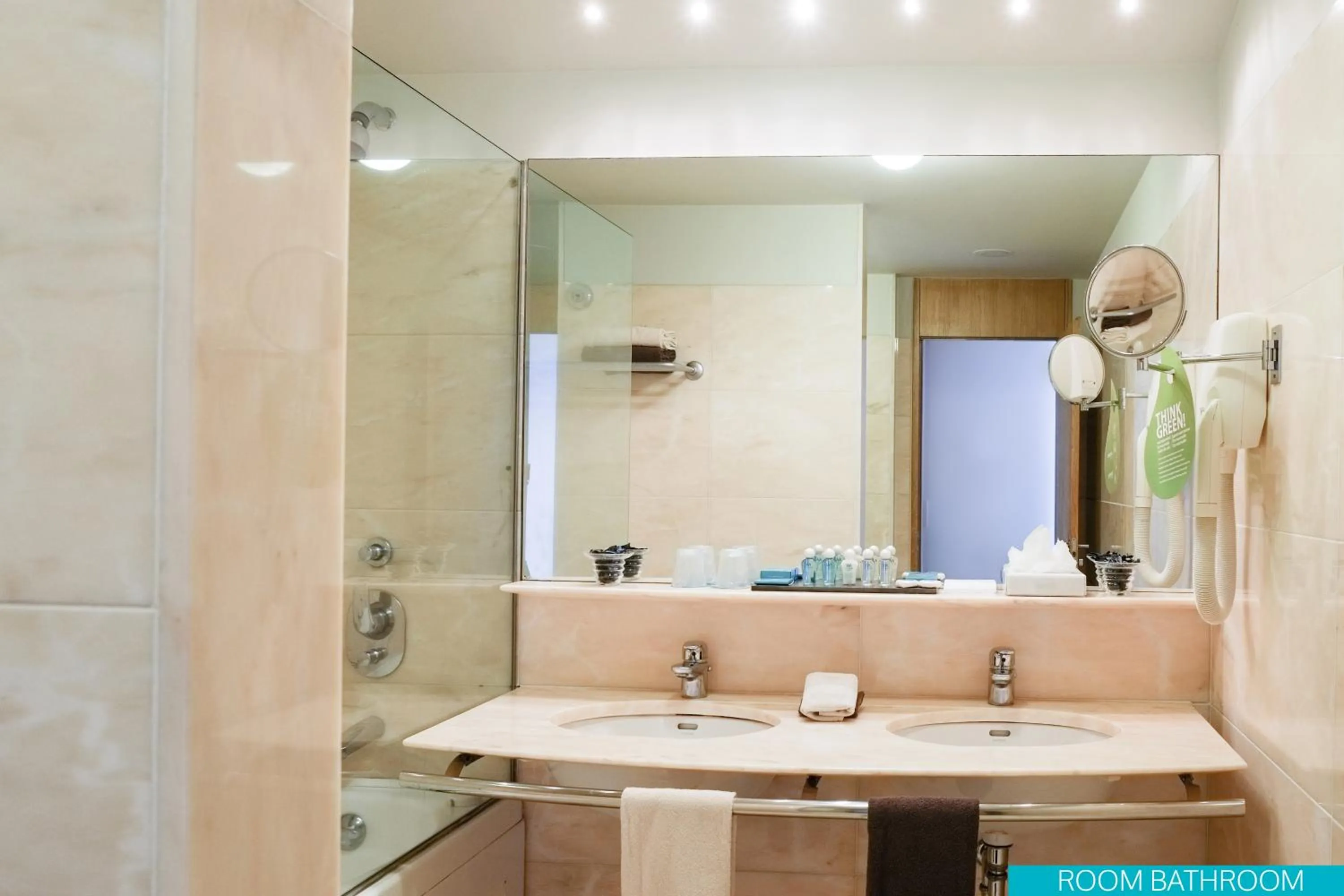 Shower in VidaMar Resort Hotel Madeira