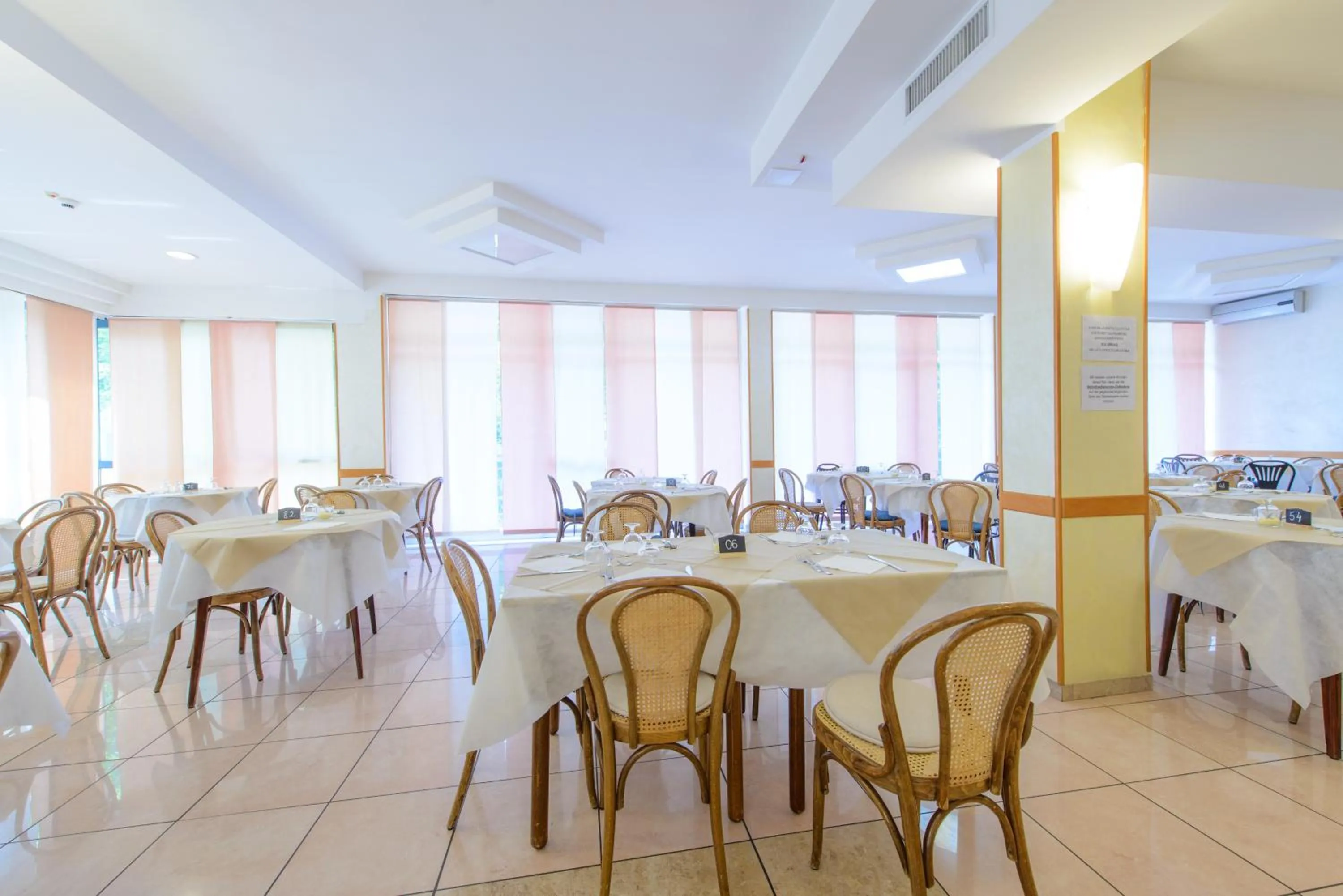 Restaurant/places to eat in Hotel Colorado