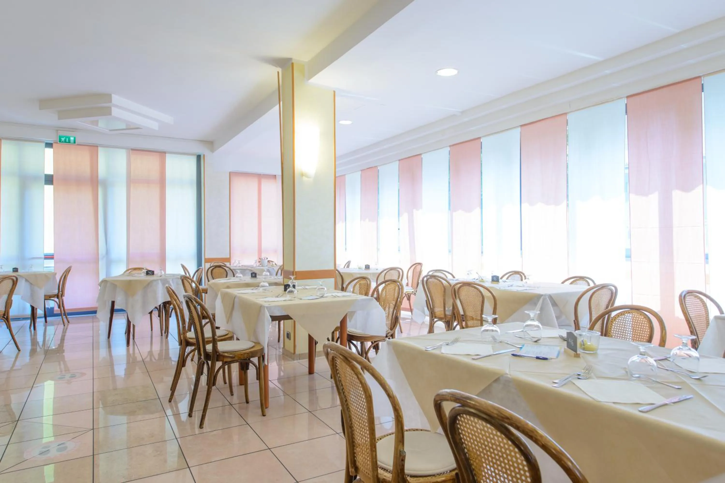 Restaurant/places to eat in Hotel Colorado