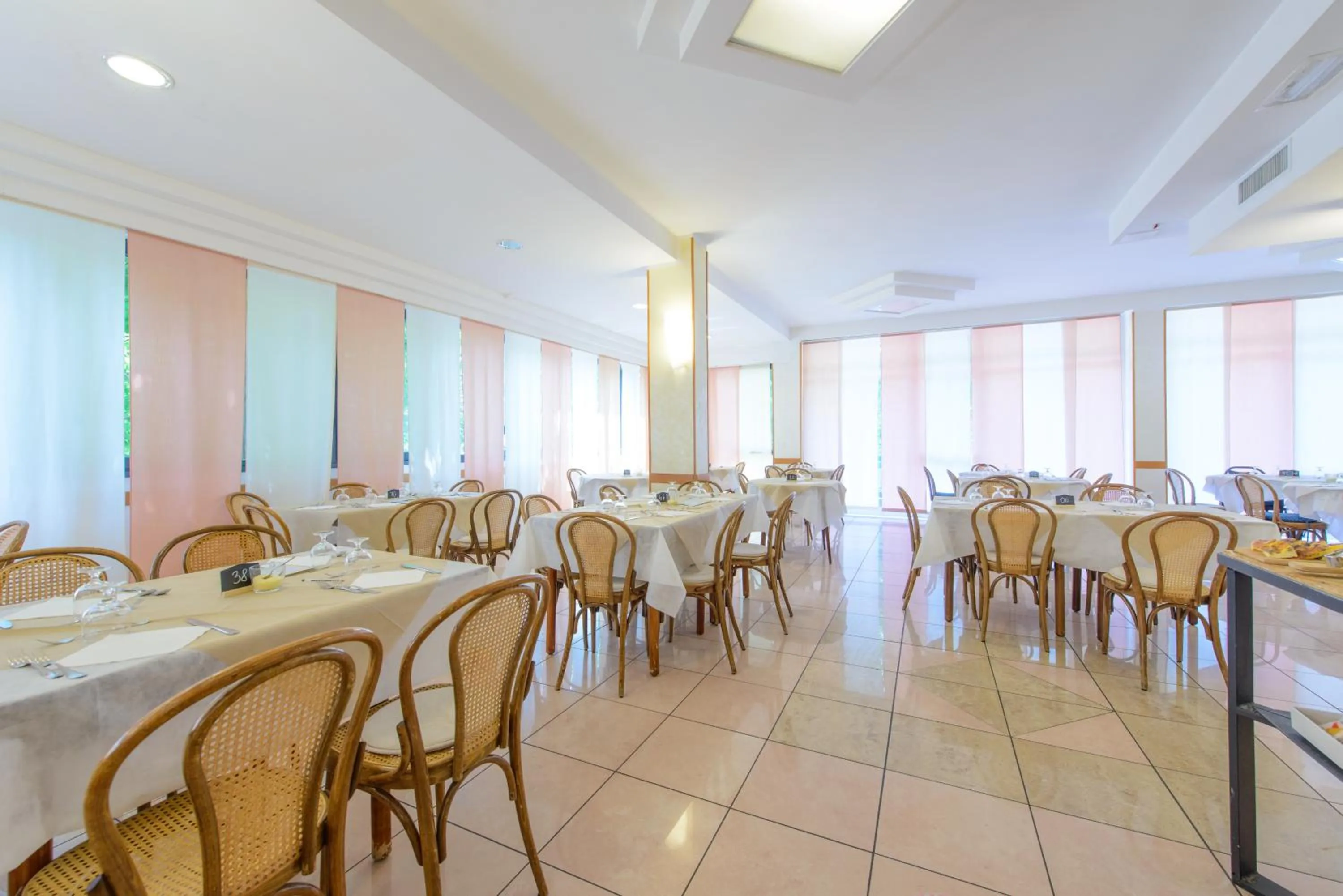 Restaurant/places to eat in Hotel Colorado