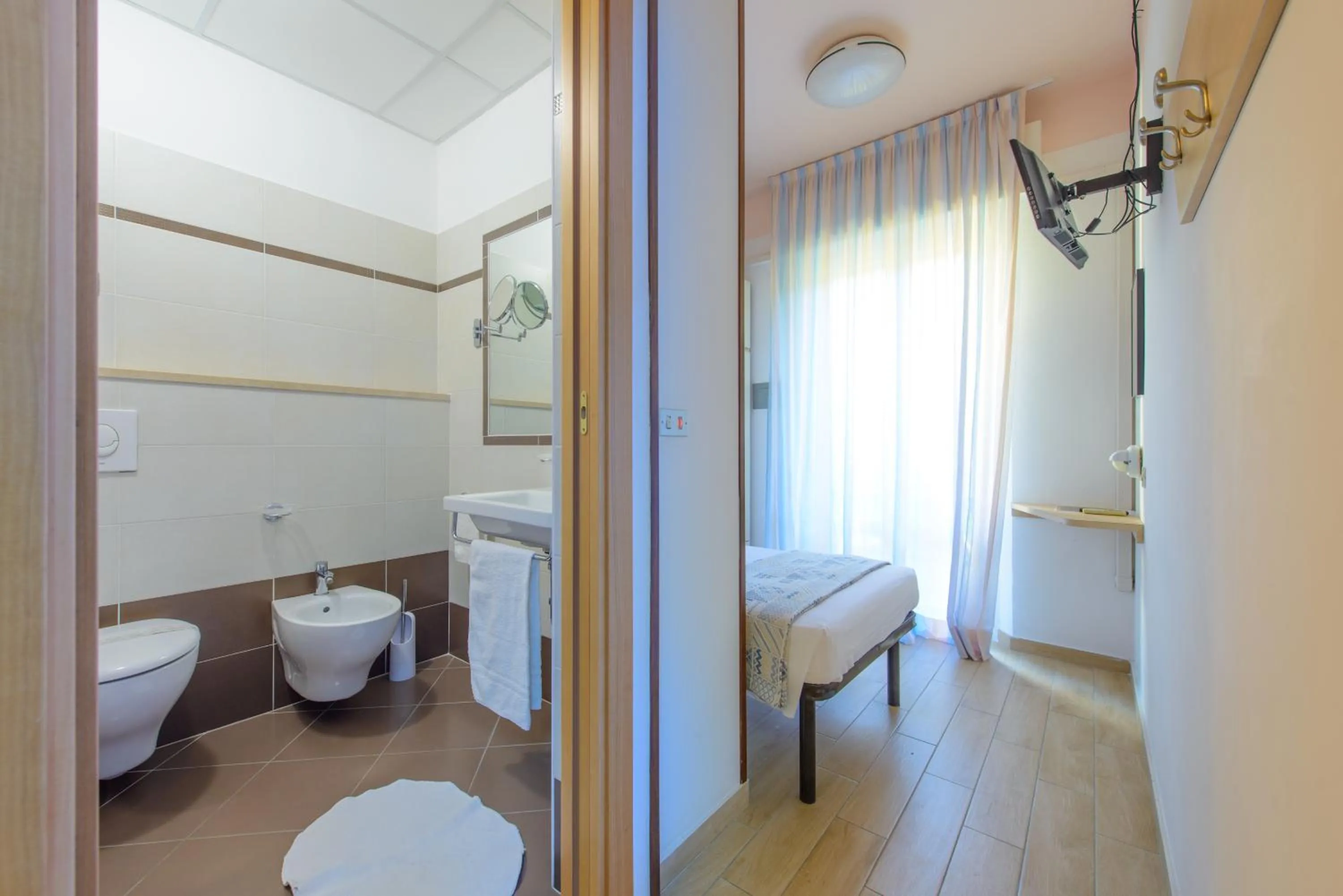 Photo of the whole room in Hotel Colorado