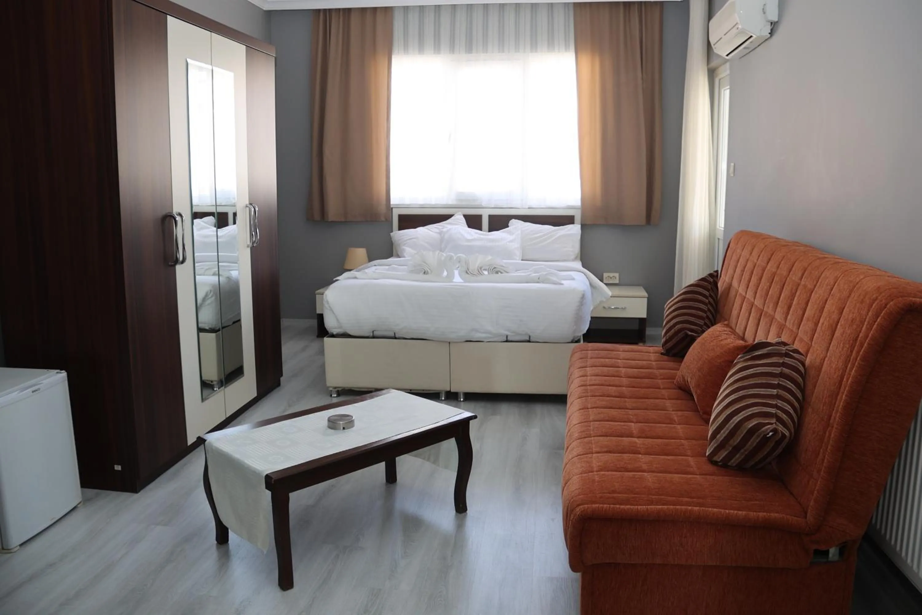 Bedroom, Bed in Grand Koru Hotel Beach