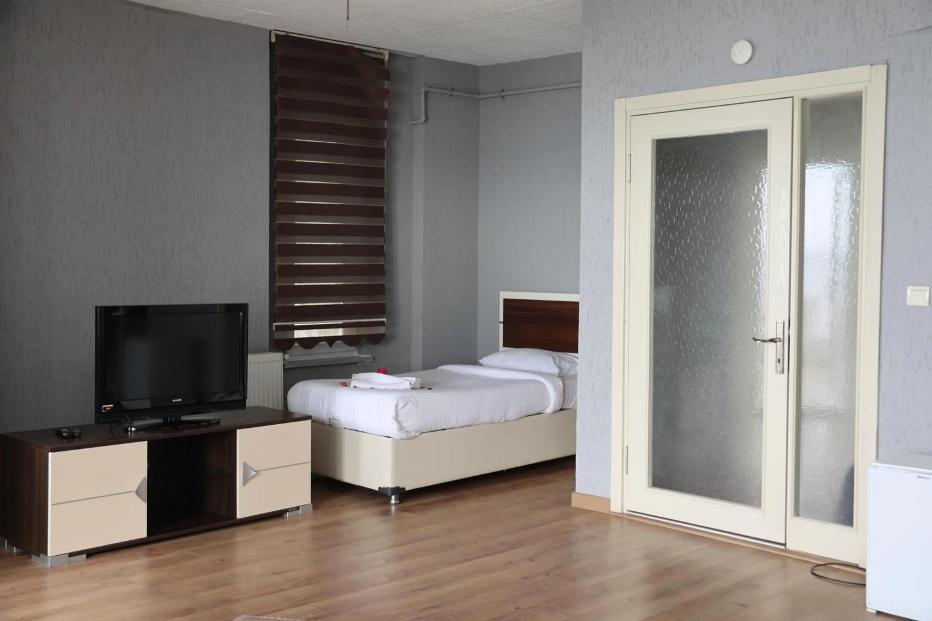 Bedroom, Bed in Grand Koru Hotel Beach