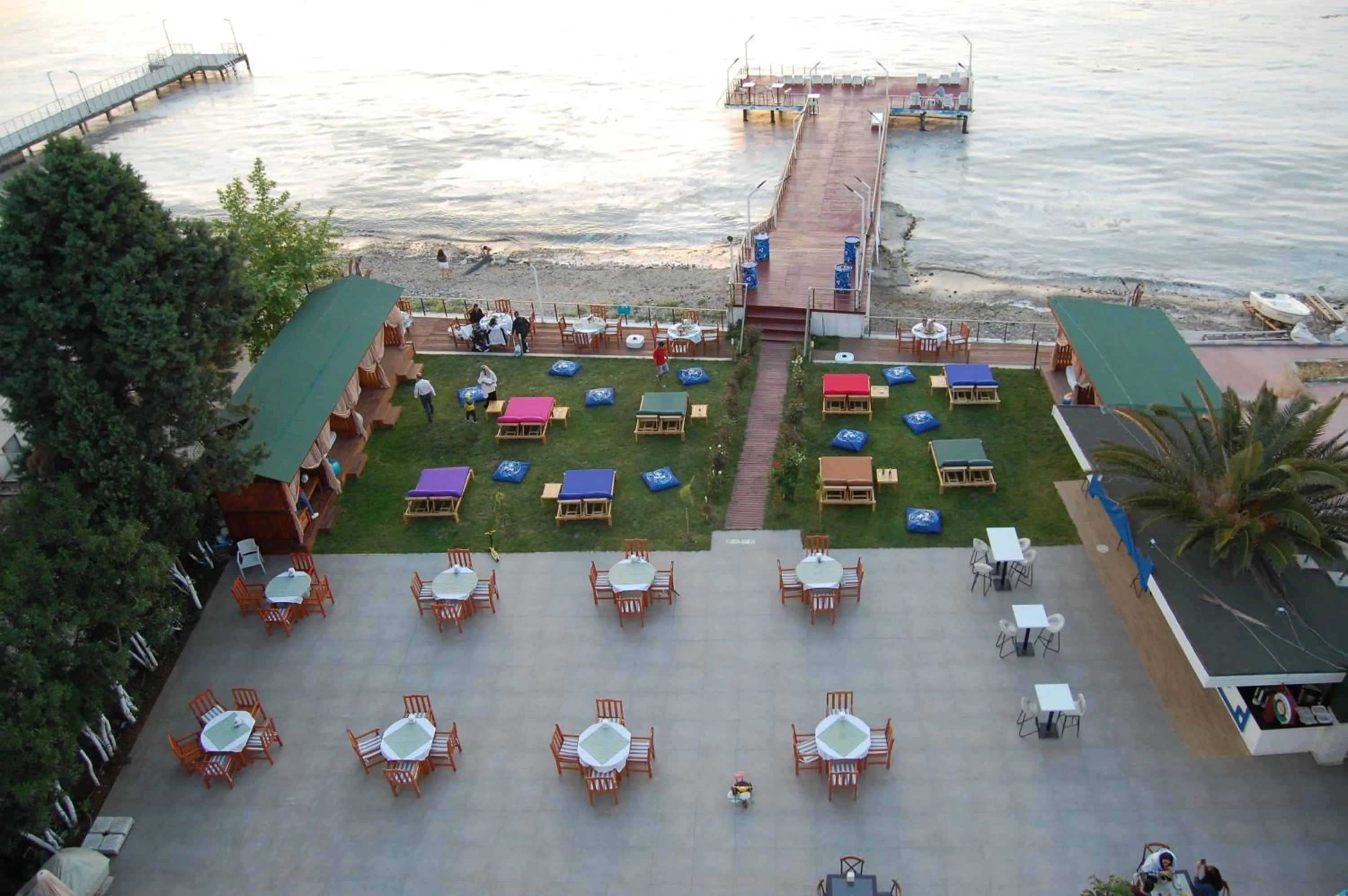 Restaurant/places to eat in Grand Koru Hotel Beach