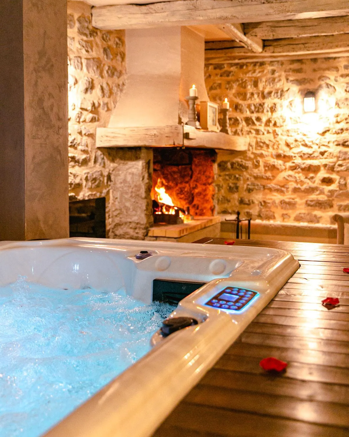Hot Tub in Domaine de Vandenesse Et Spa