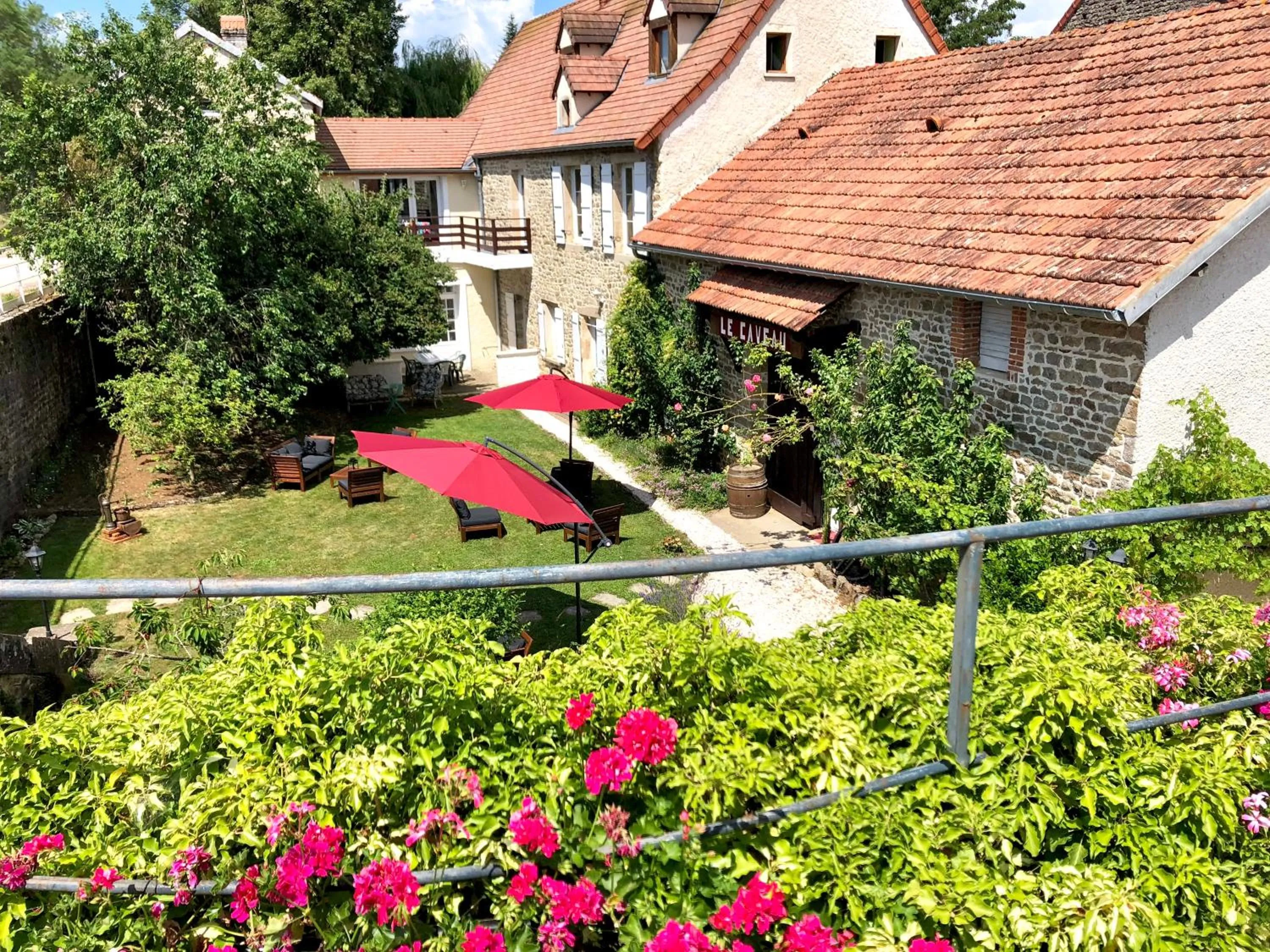 Garden in Domaine de Vandenesse Et Spa