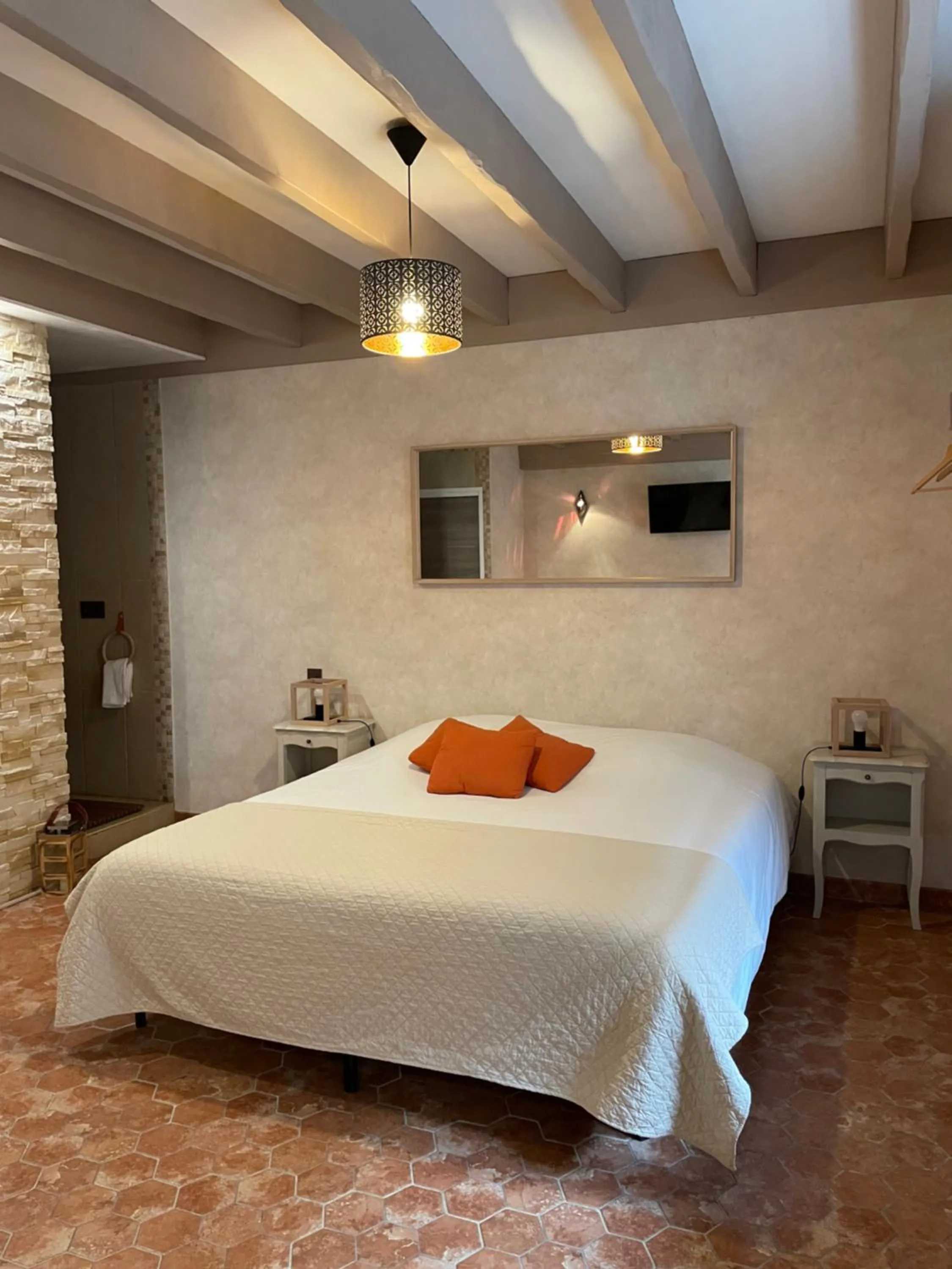 Photo of the whole room, Bed in Domaine de Vandenesse Et Spa