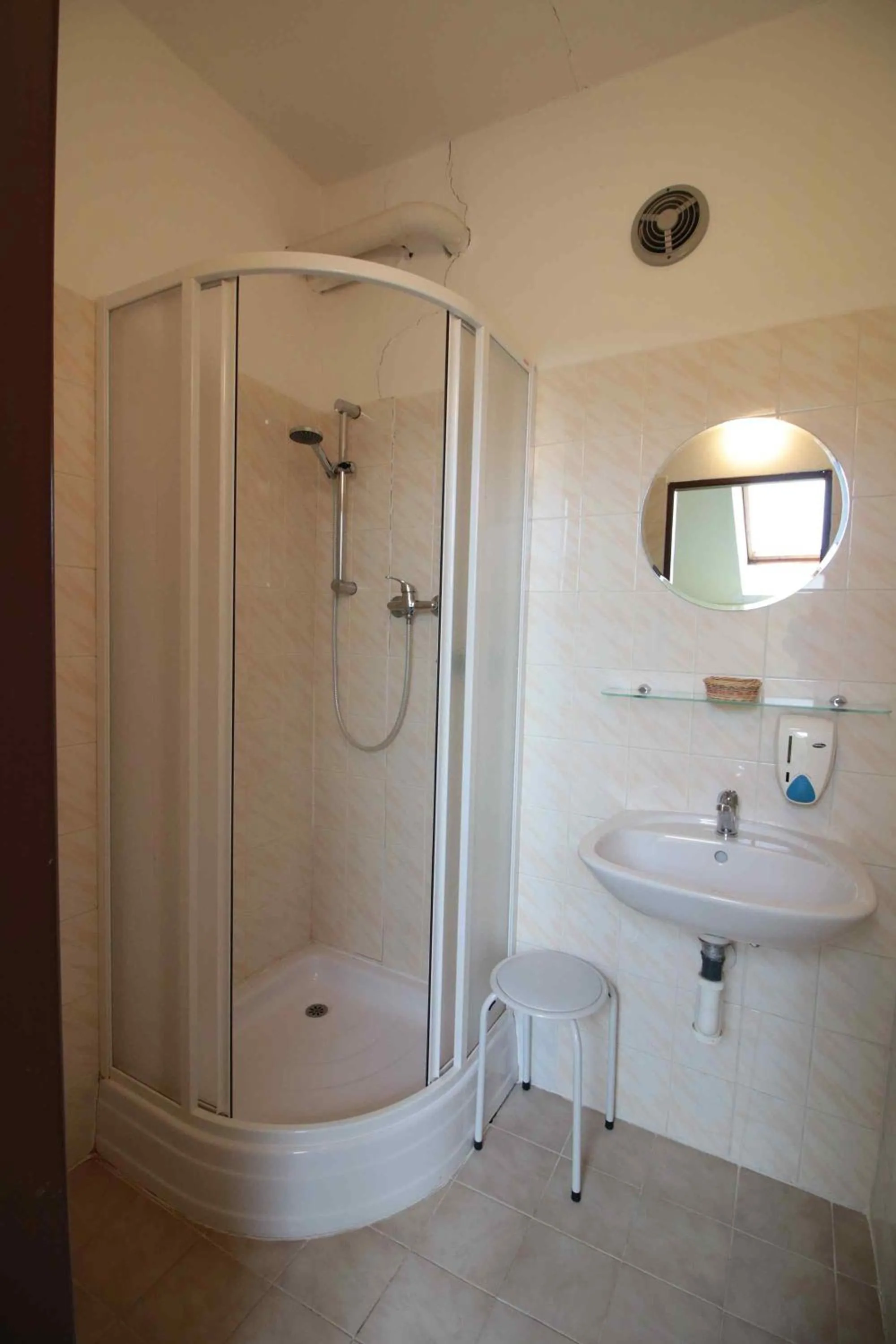 Shower in Hotel Nobys