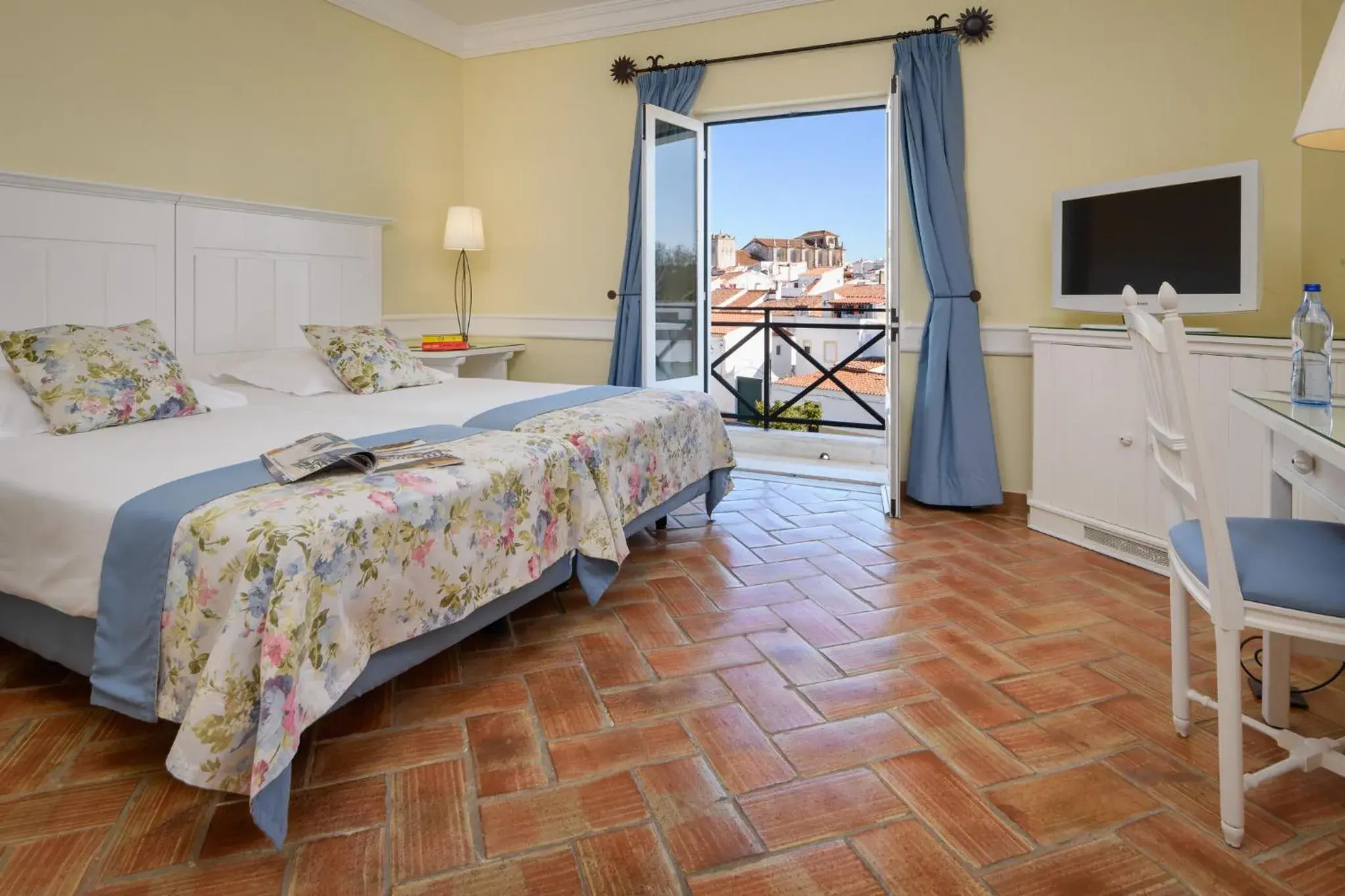 Bedroom, Bed in M'AR De AR Muralhas Bedroom, Bed in M'AR De AR Muralhas