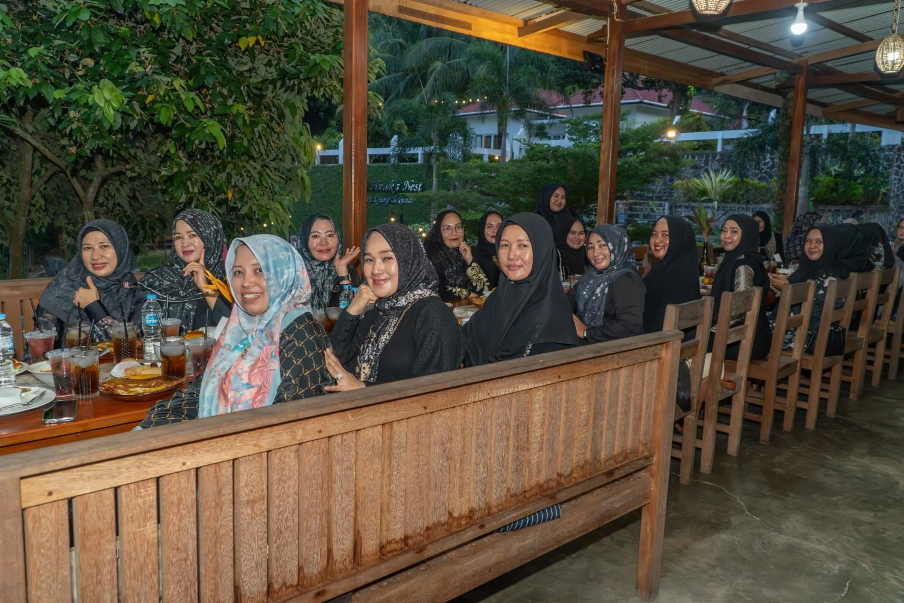 Restaurant/places to eat in The Hawk's Nest Resort