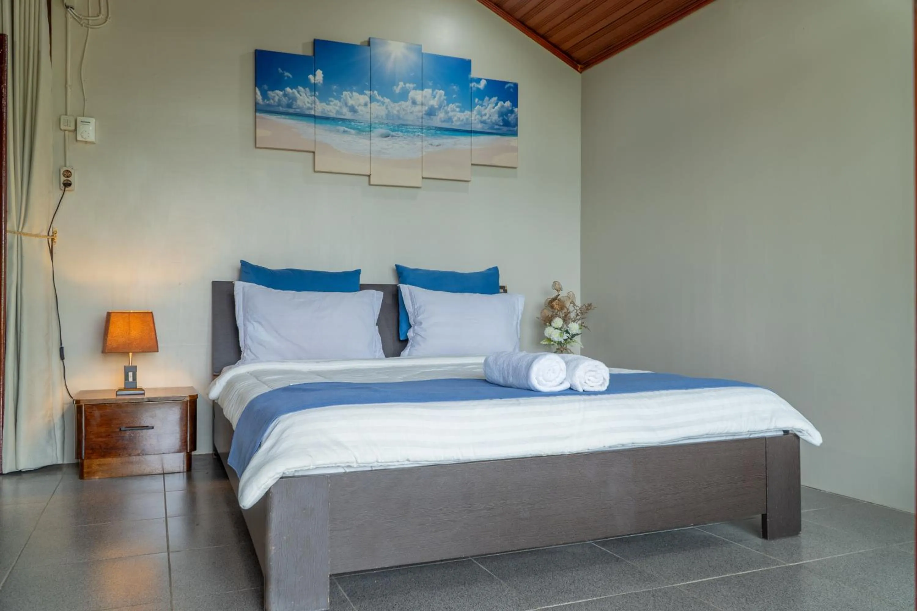 Bed in The Hawk's Nest Resort