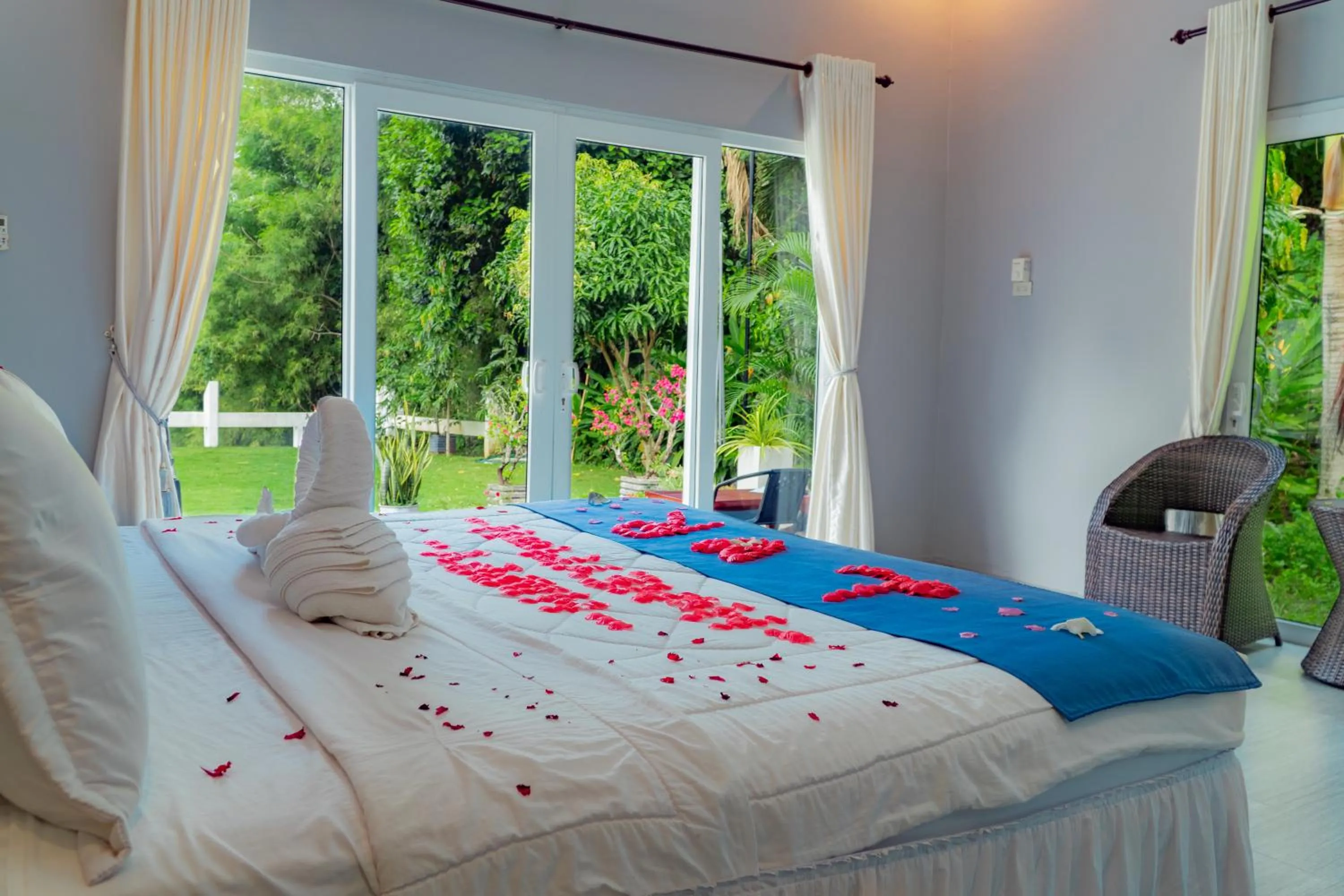 Bed in The Hawk's Nest Resort