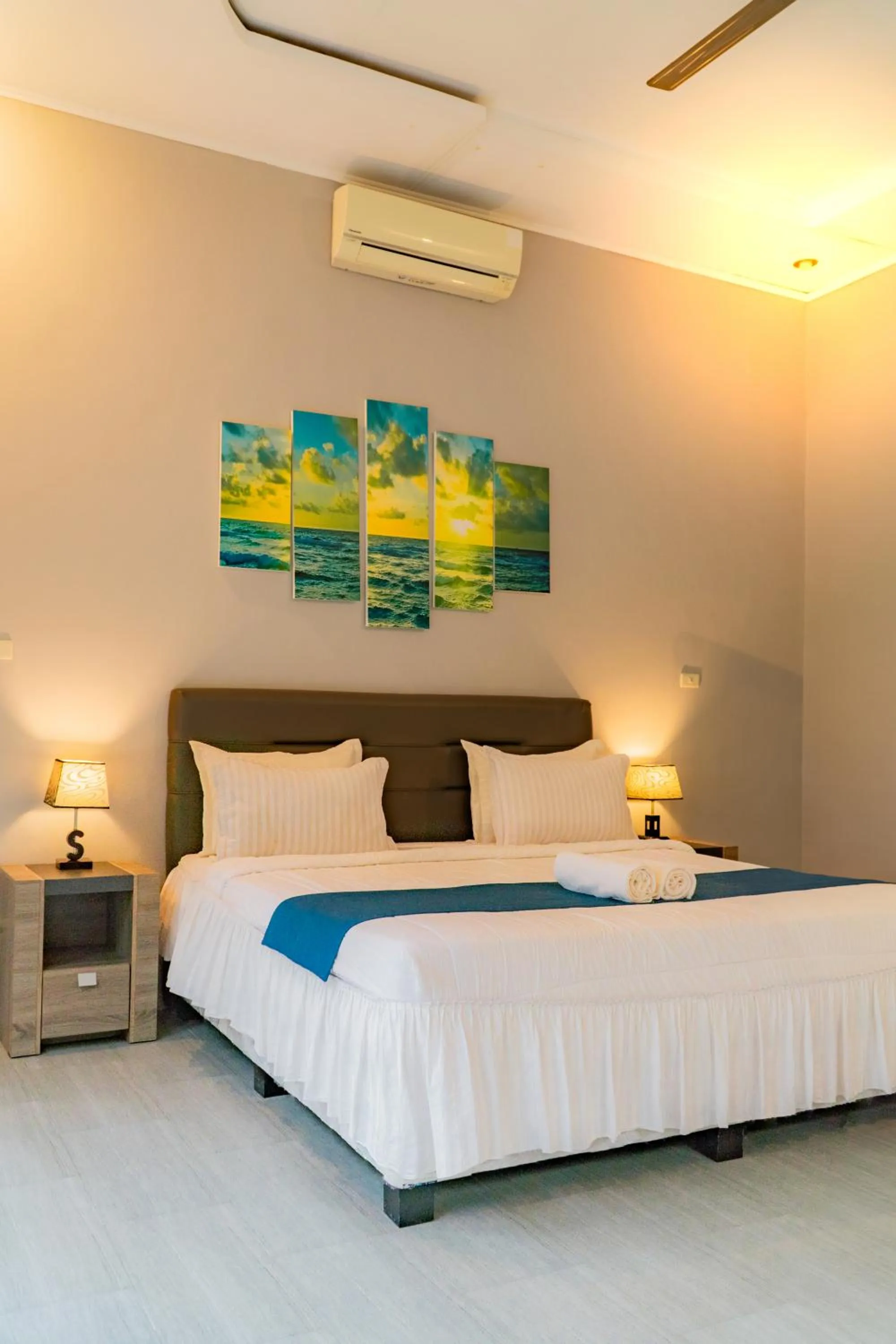 Bedroom, Bed in The Hawk's Nest Resort