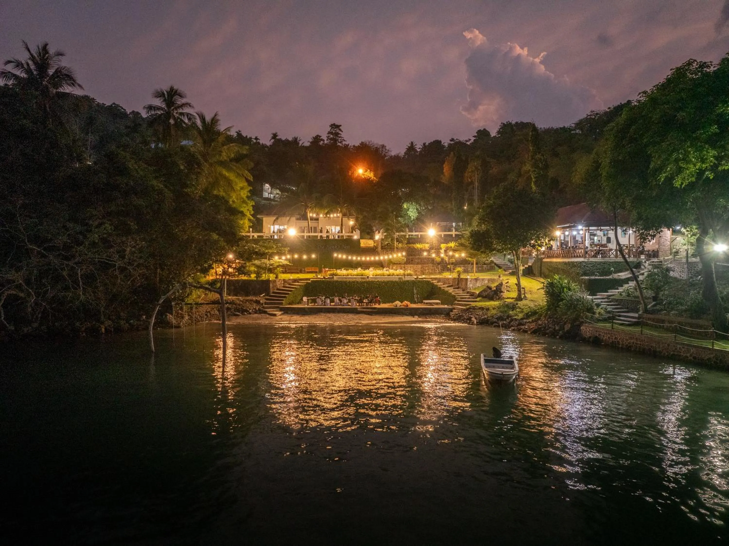 Night in The Hawk's Nest Resort