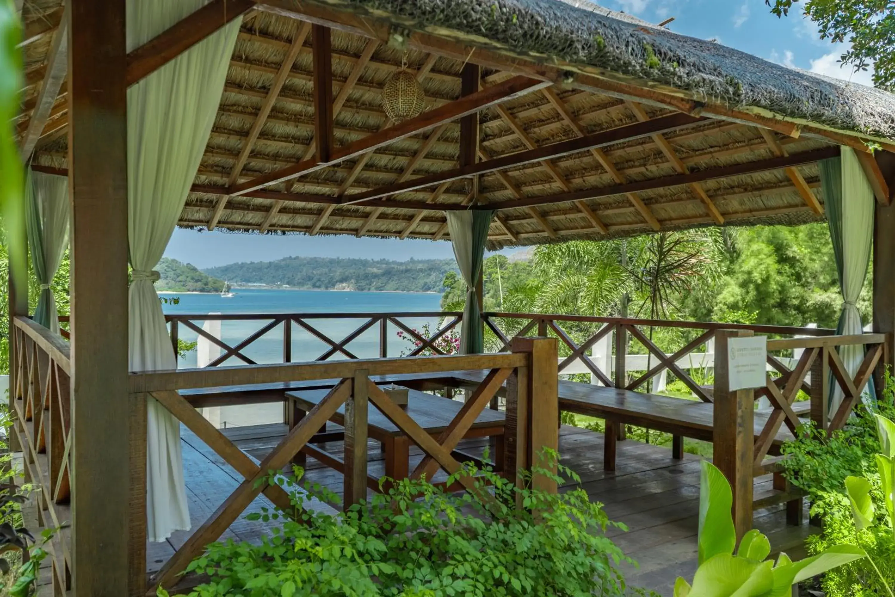 Restaurant/places to eat in The Hawk's Nest Resort Restaurant/places to eat in The Hawk's Nest Resort