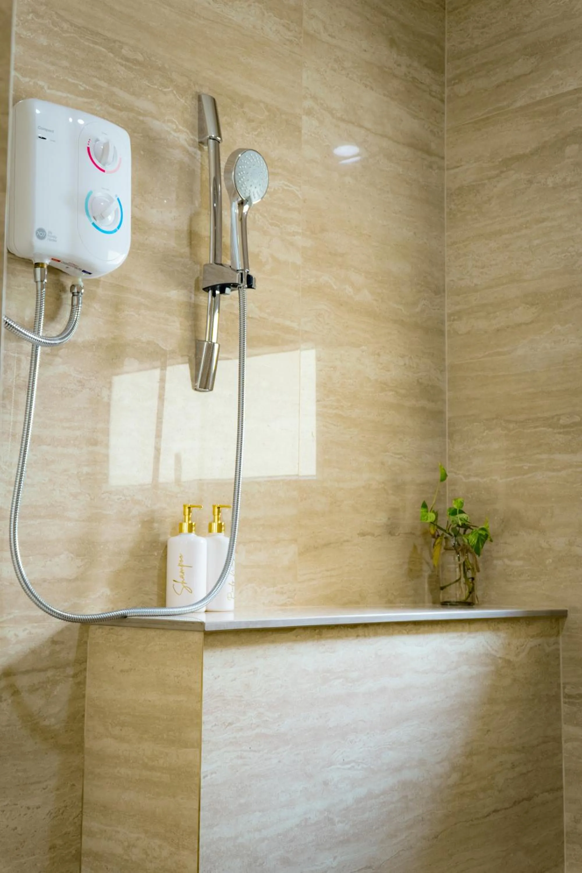 Shower in The Hawk's Nest Resort