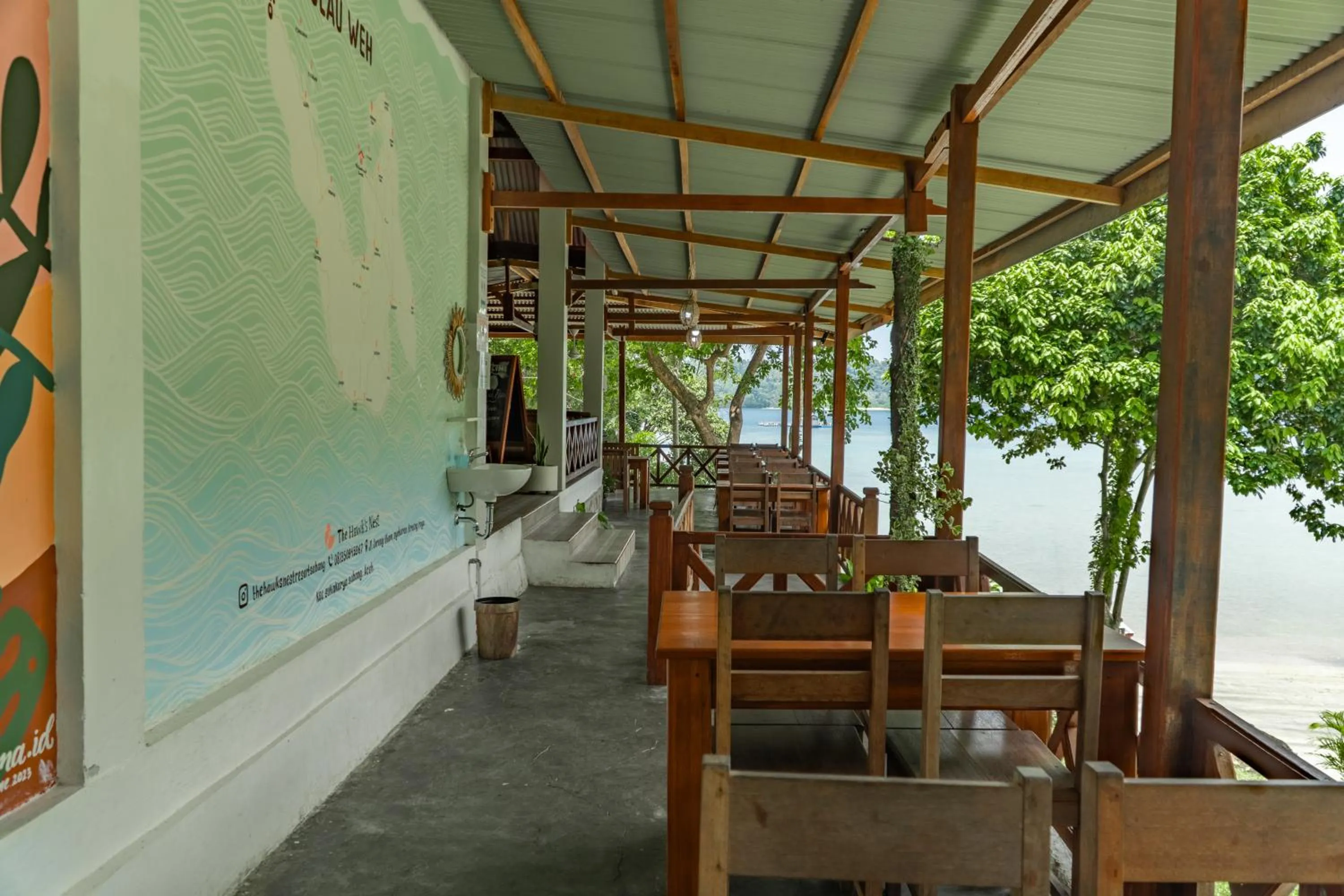 Restaurant/places to eat in The Hawk's Nest Resort