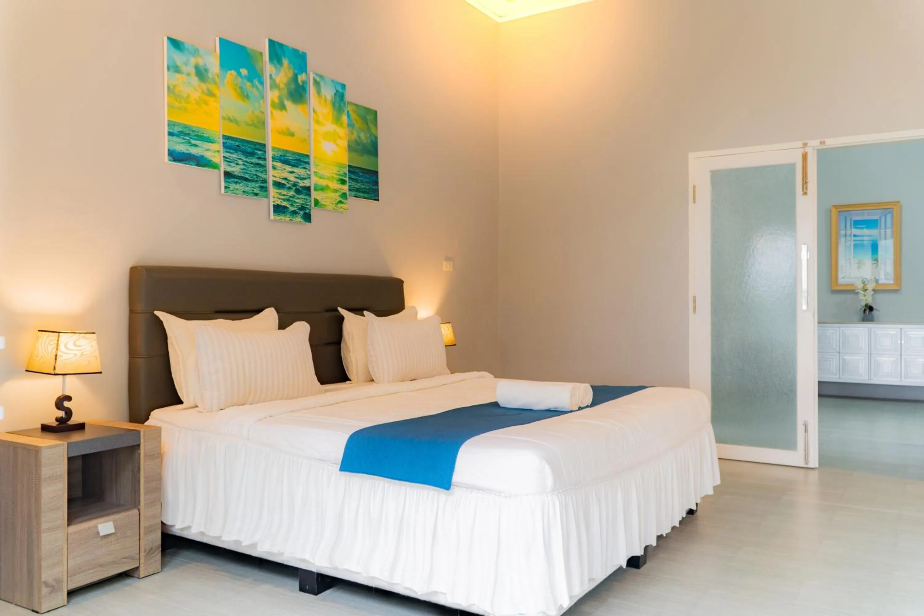 Bedroom, Bed in The Hawk's Nest Resort