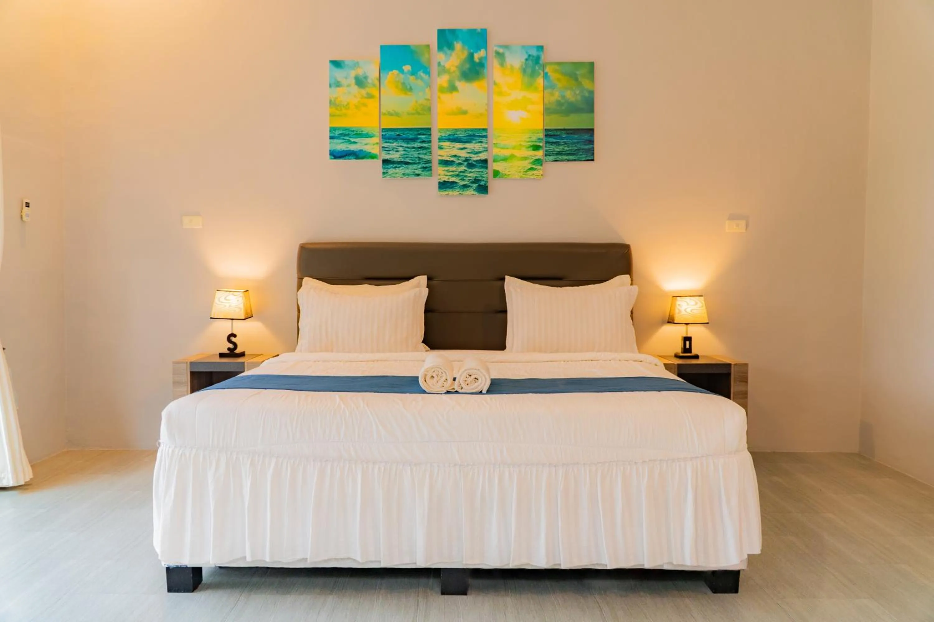 Bed in The Hawk's Nest Resort