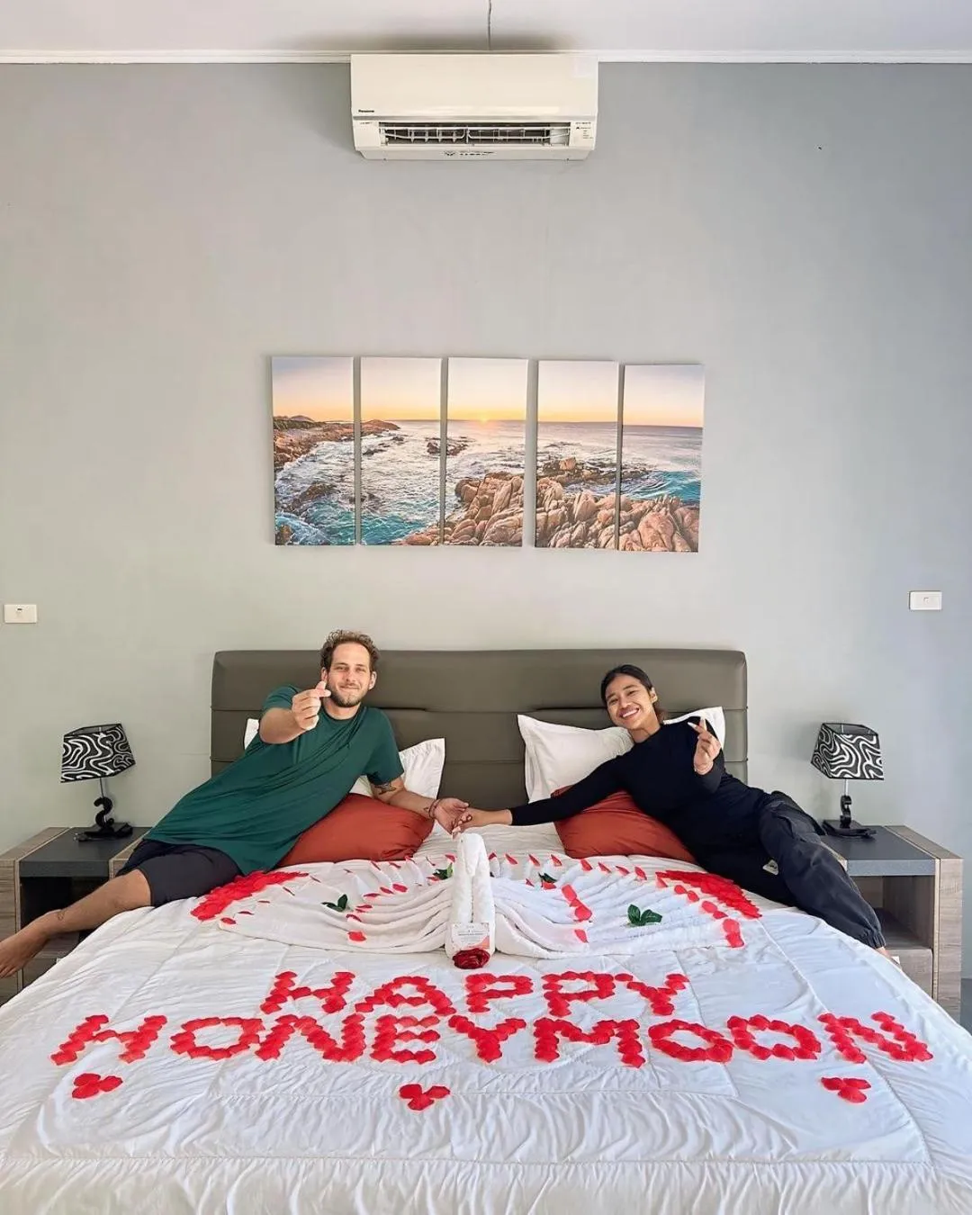 Guests, Bed in The Hawk's Nest Resort