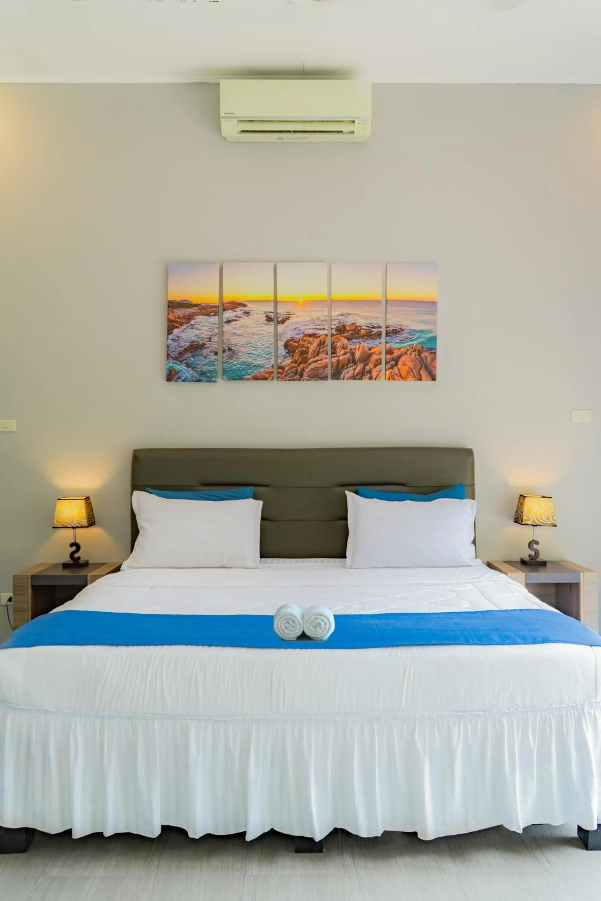 Bed in The Hawk's Nest Resort