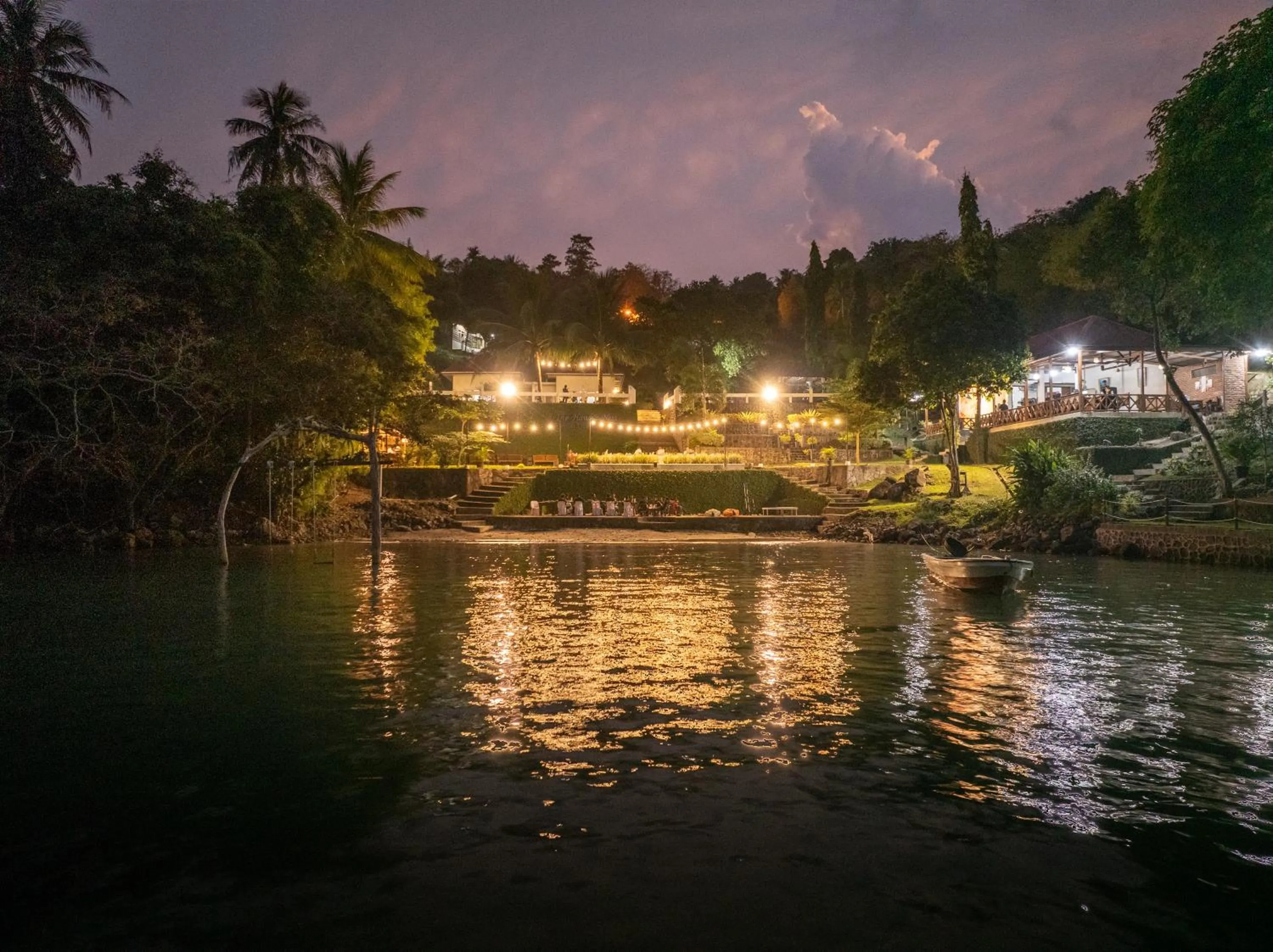 Night in The Hawk's Nest Resort