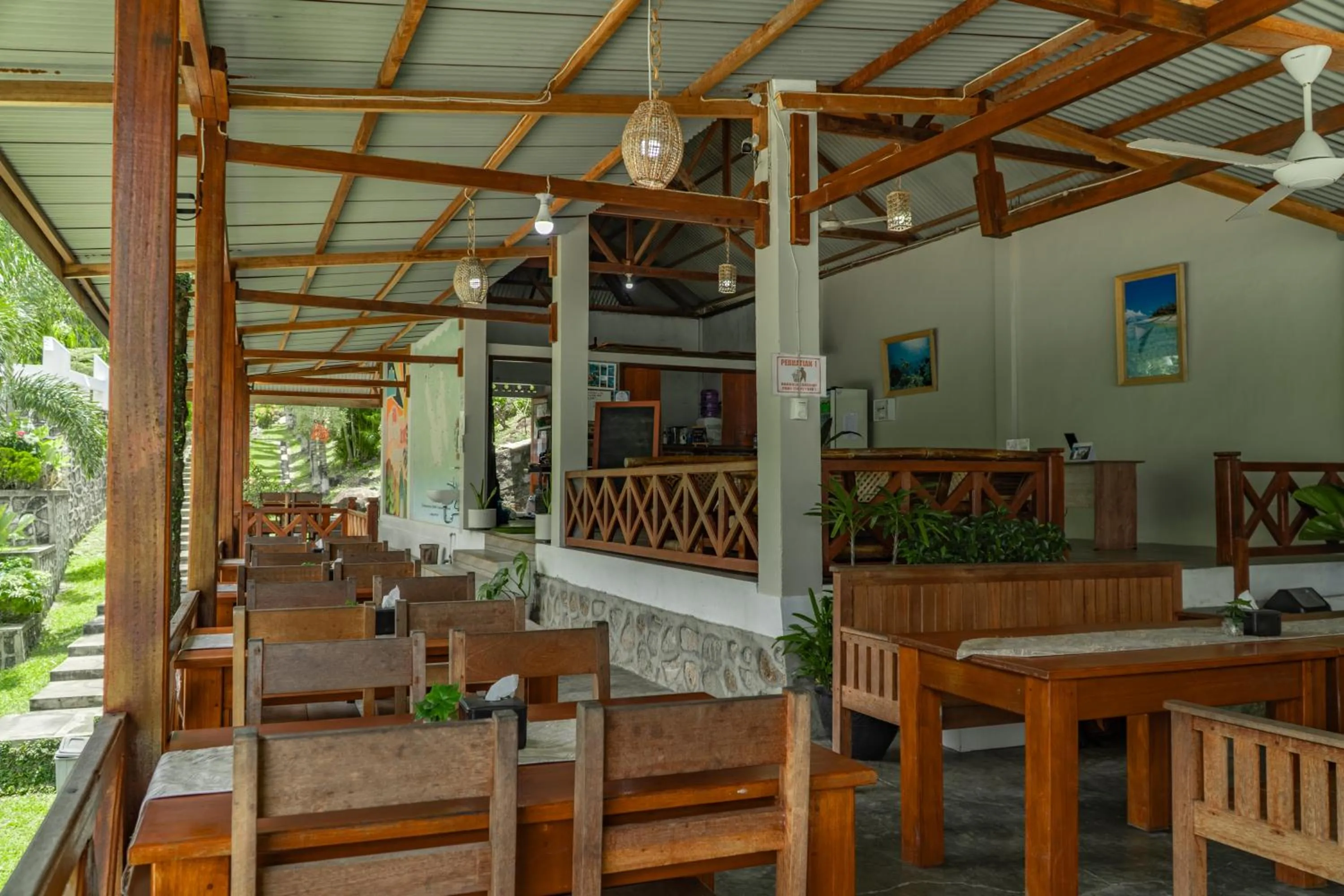 Restaurant/places to eat in The Hawk's Nest Resort